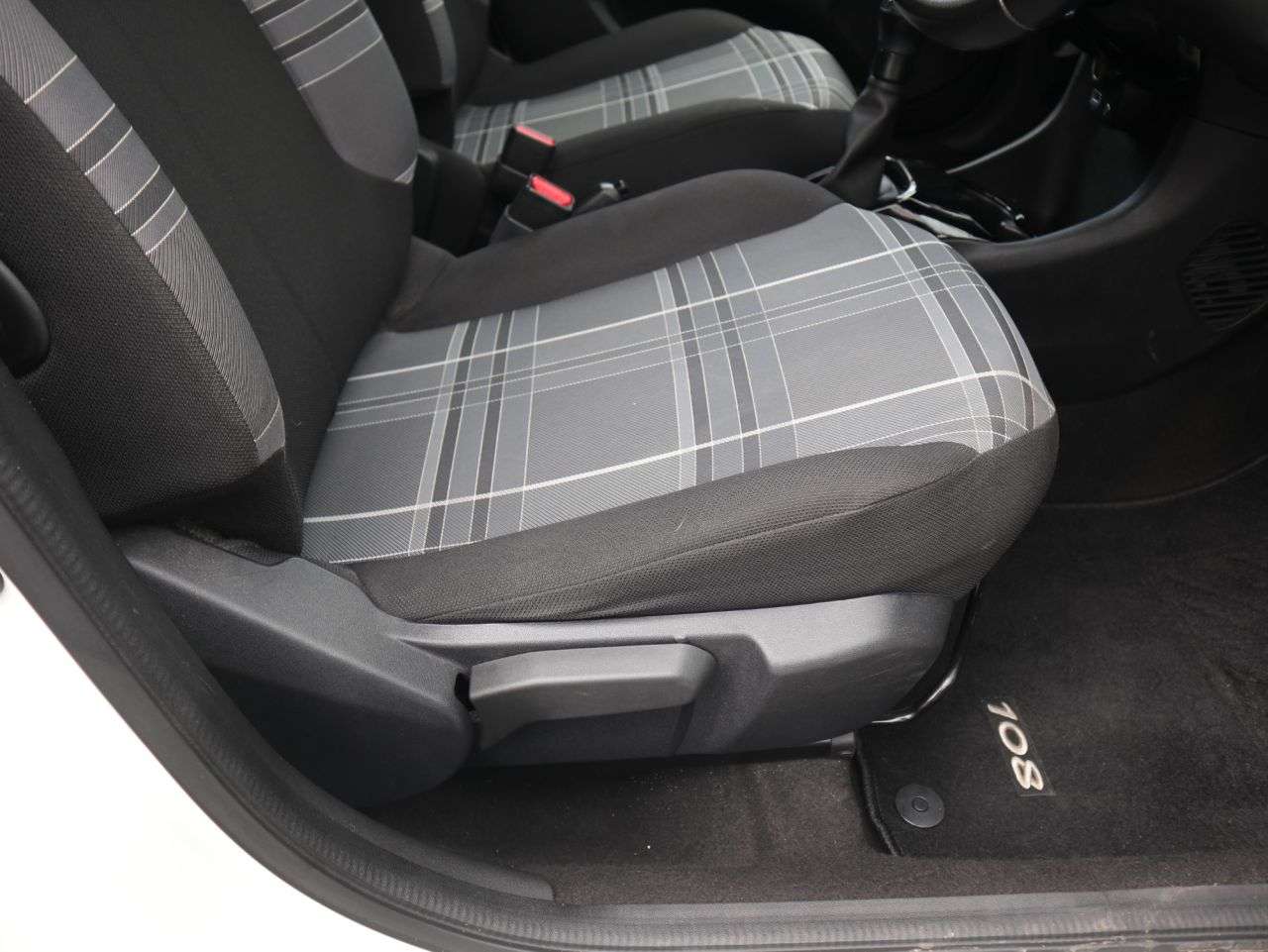 2016 PEUGEOT 108 2016 PEUGEOT 108