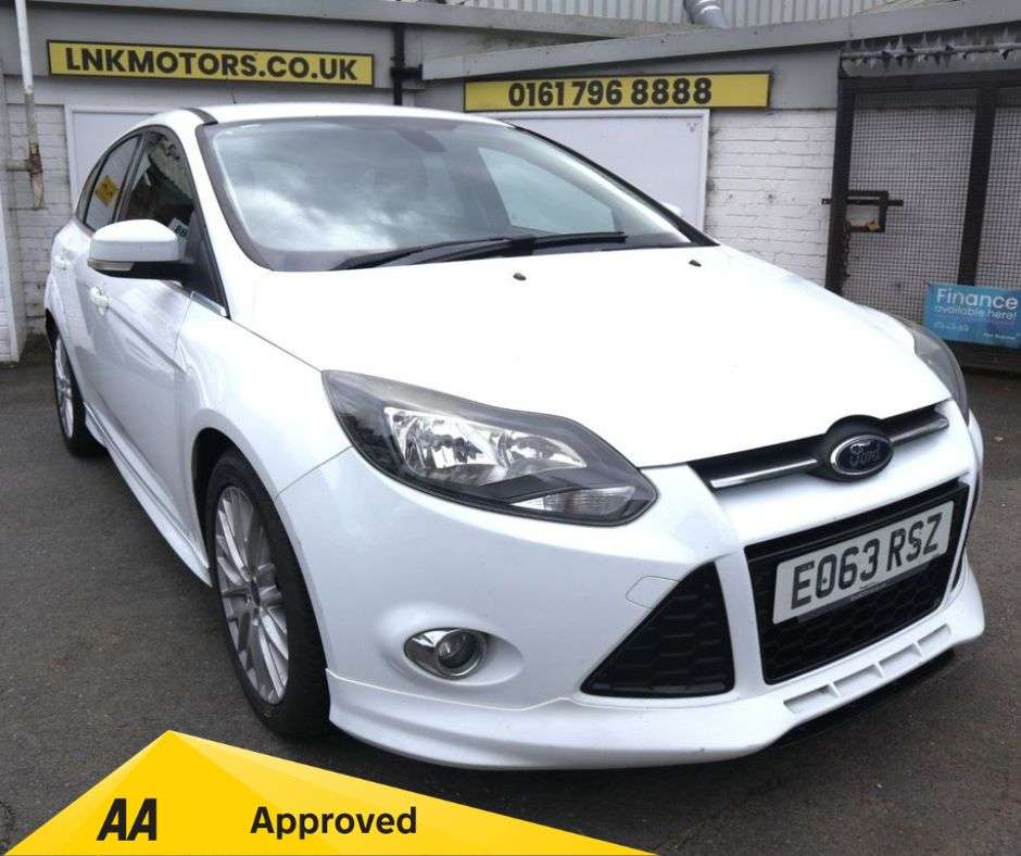 A 2013 FORD FOCUS 1.6 TDCi Zetec S Hatchback 5dr Diesel Manual Euro 5 (s/s) (115 ps) *2 YEAR A 2013 FORD FOCUS 1.6 TDCi Zetec S Hatchback 5dr Diesel Manual Euro 5 (s/s) (115 ps) *2 YEAR