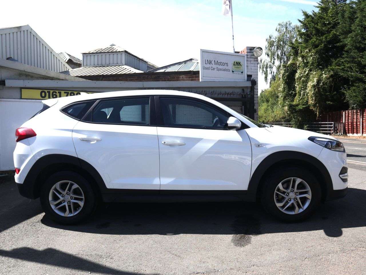 A 2016 HYUNDAI TUCSON 1.6 GDi Blue Drive S SUV 5dr Petrol Manual Euro 6 (s/s) (132 ps) *2 YEAR WT A 2016 HYUNDAI TUCSON 1.6 GDi Blue Drive S SUV 5dr Petrol Manual Euro 6 (s/s) (132 ps) *2 YEAR WT