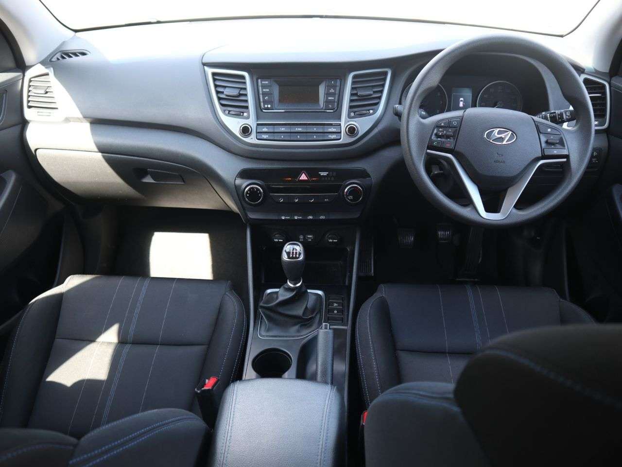 A 2016 HYUNDAI TUCSON 1.6 GDi Blue Drive S SUV 5dr Petrol Manual Euro 6 (s/s) (132 ps) *2 YEAR WT A 2016 HYUNDAI TUCSON 1.6 GDi Blue Drive S SUV 5dr Petrol Manual Euro 6 (s/s) (132 ps) *2 YEAR WT
