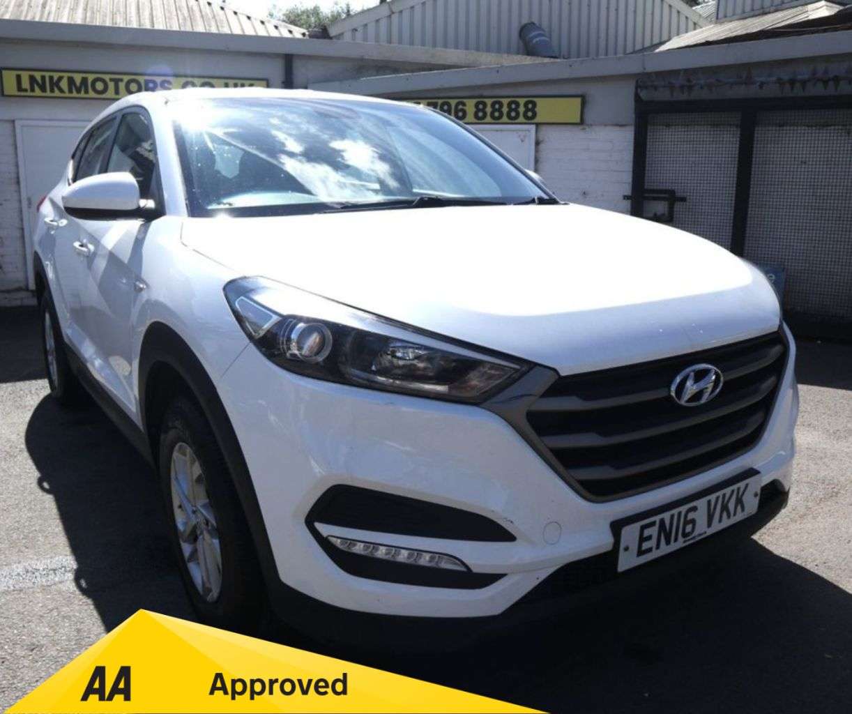 A 2016 HYUNDAI TUCSON 1.6 GDi Blue Drive S SUV 5dr Petrol Manual Euro 6 (s/s) (132 ps) *2 YEAR WT A 2016 HYUNDAI TUCSON 1.6 GDi Blue Drive S SUV 5dr Petrol Manual Euro 6 (s/s) (132 ps) *2 YEAR WT