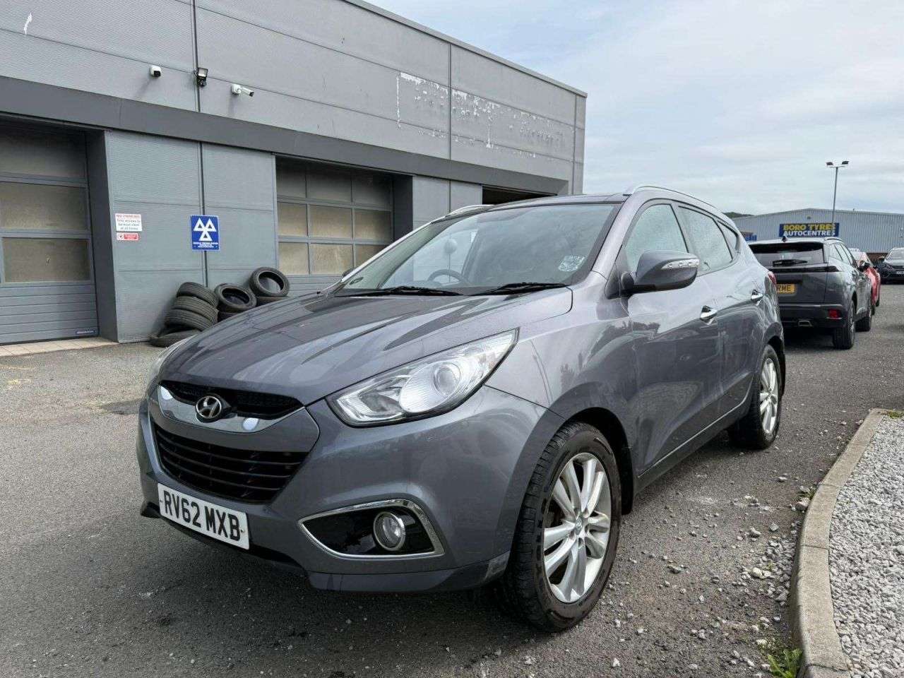 A 2012 HYUNDAI IX35 2.0 CRDi Premium SUV 5dr Diesel Manual 4WD Euro 5 (134 bhp) *2 YEAR WTY FRO A 2012 HYUNDAI IX35 2.0 CRDi Premium SUV 5dr Diesel Manual 4WD Euro 5 (134 bhp) *2 YEAR WTY FRO