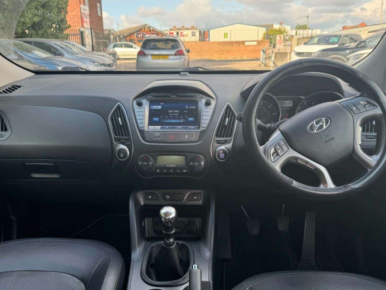 A 2014 HYUNDAI IX35 1.7 CRDi Premium SUV 5dr Diesel Manual Euro 5 (s/s) (115 ps) *2 YEAR WTY FR A 2014 HYUNDAI IX35 1.7 CRDi Premium SUV 5dr Diesel Manual Euro 5 (s/s) (115 ps) *2 YEAR WTY FR
