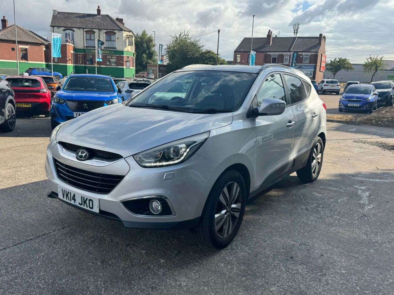 A 2014 HYUNDAI IX35 1.7 CRDi Premium SUV 5dr Diesel Manual Euro 5 (s/s) (115 ps) *2 YEAR WTY FR A 2014 HYUNDAI IX35 1.7 CRDi Premium SUV 5dr Diesel Manual Euro 5 (s/s) (115 ps) *2 YEAR WTY FR