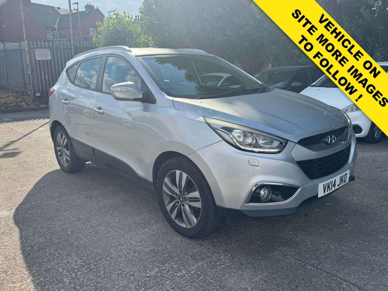 A 2014 HYUNDAI IX35 1.7 CRDi Premium SUV 5dr Diesel Manual Euro 5 (s/s) (115 ps) *2 YEAR WTY FR A 2014 HYUNDAI IX35 1.7 CRDi Premium SUV 5dr Diesel Manual Euro 5 (s/s) (115 ps) *2 YEAR WTY FR