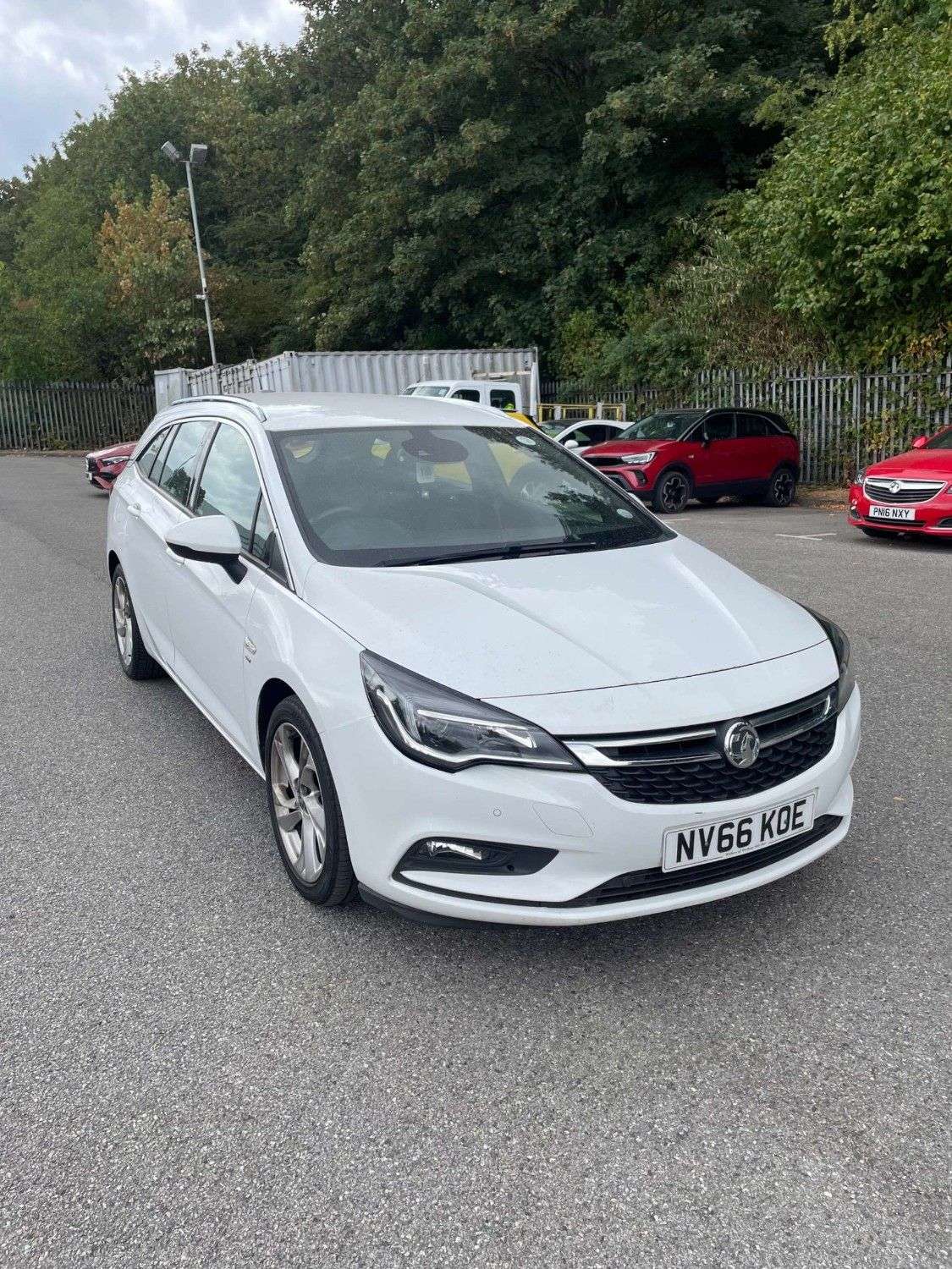A 2017 VAUXHALL ASTRA 1.6 CDTi BlueInjection SRi Sports Tourer 5dr Diesel Manual Euro 6 (s/s) (13 A 2017 VAUXHALL ASTRA 1.6 CDTi BlueInjection SRi Sports Tourer 5dr Diesel Manual Euro 6 (s/s) (13