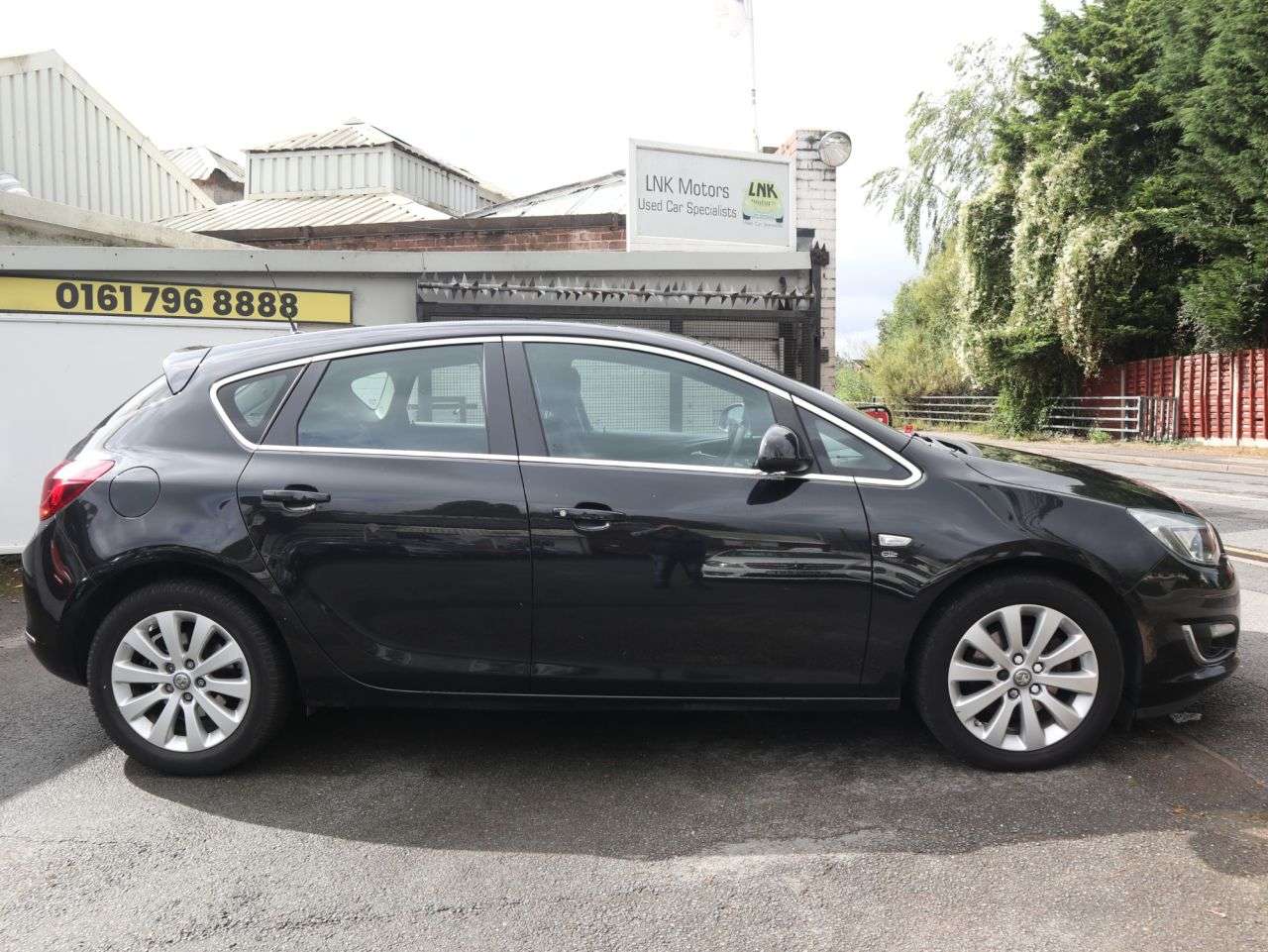 A 2015 VAUXHALL ASTRA 2.0 CDTi ecoFLEX Elite Hatchback 5dr Diesel Manual Euro 5 (s/s) (160 ps) *2 A 2015 VAUXHALL ASTRA 2.0 CDTi ecoFLEX Elite Hatchback 5dr Diesel Manual Euro 5 (s/s) (160 ps) *2