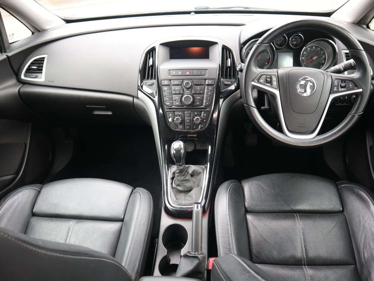 A 2015 VAUXHALL ASTRA 2.0 CDTi ecoFLEX Elite Hatchback 5dr Diesel Manual Euro 5 (s/s) (160 ps) *2 A 2015 VAUXHALL ASTRA 2.0 CDTi ecoFLEX Elite Hatchback 5dr Diesel Manual Euro 5 (s/s) (160 ps) *2