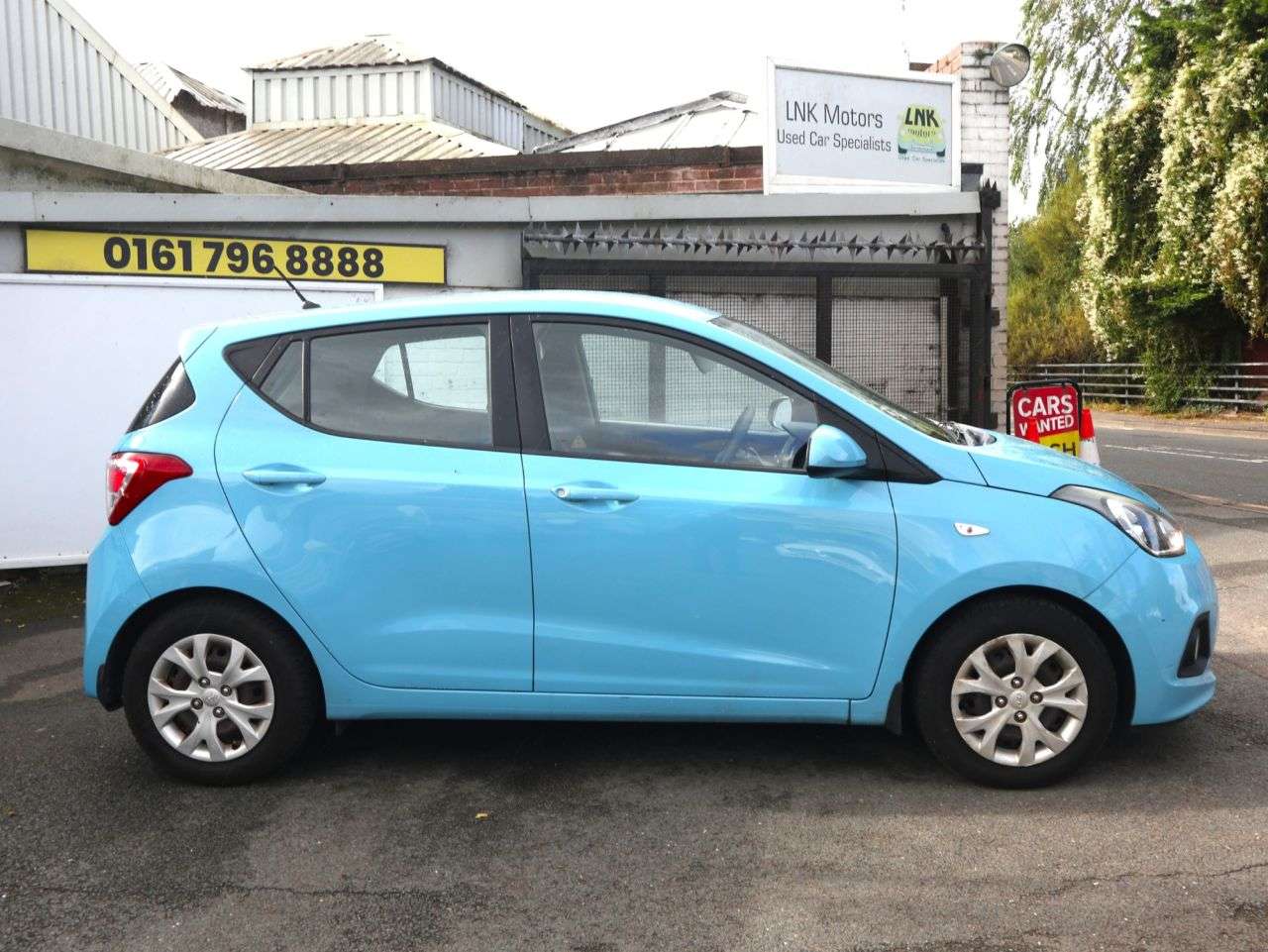 A 2014 HYUNDAI I10 1.2 SE Hatchback 5dr Petrol Manual Euro 5 (87 ps) *2 YEAR WTY FROM £99 + 12 A 2014 HYUNDAI I10 1.2 SE Hatchback 5dr Petrol Manual Euro 5 (87 ps) *2 YEAR WTY FROM £99 + 12