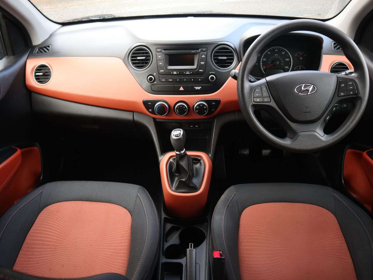 A 2014 HYUNDAI I10 1.2 SE Hatchback 5dr Petrol Manual Euro 5 (87 ps) *2 YEAR WTY FROM £99 + 12 A 2014 HYUNDAI I10 1.2 SE Hatchback 5dr Petrol Manual Euro 5 (87 ps) *2 YEAR WTY FROM £99 + 12