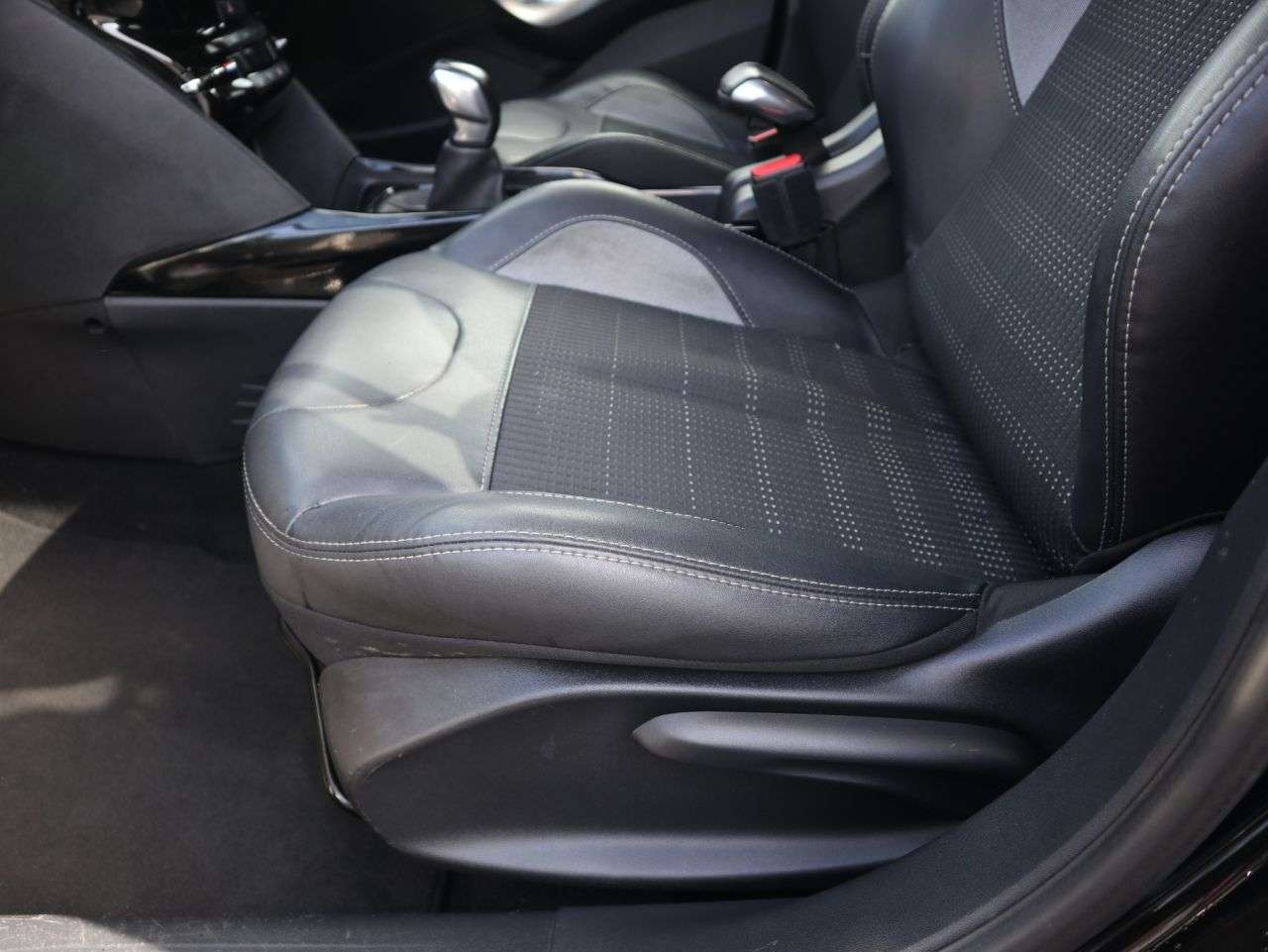 2016 PEUGEOT 2008 2016 PEUGEOT 2008