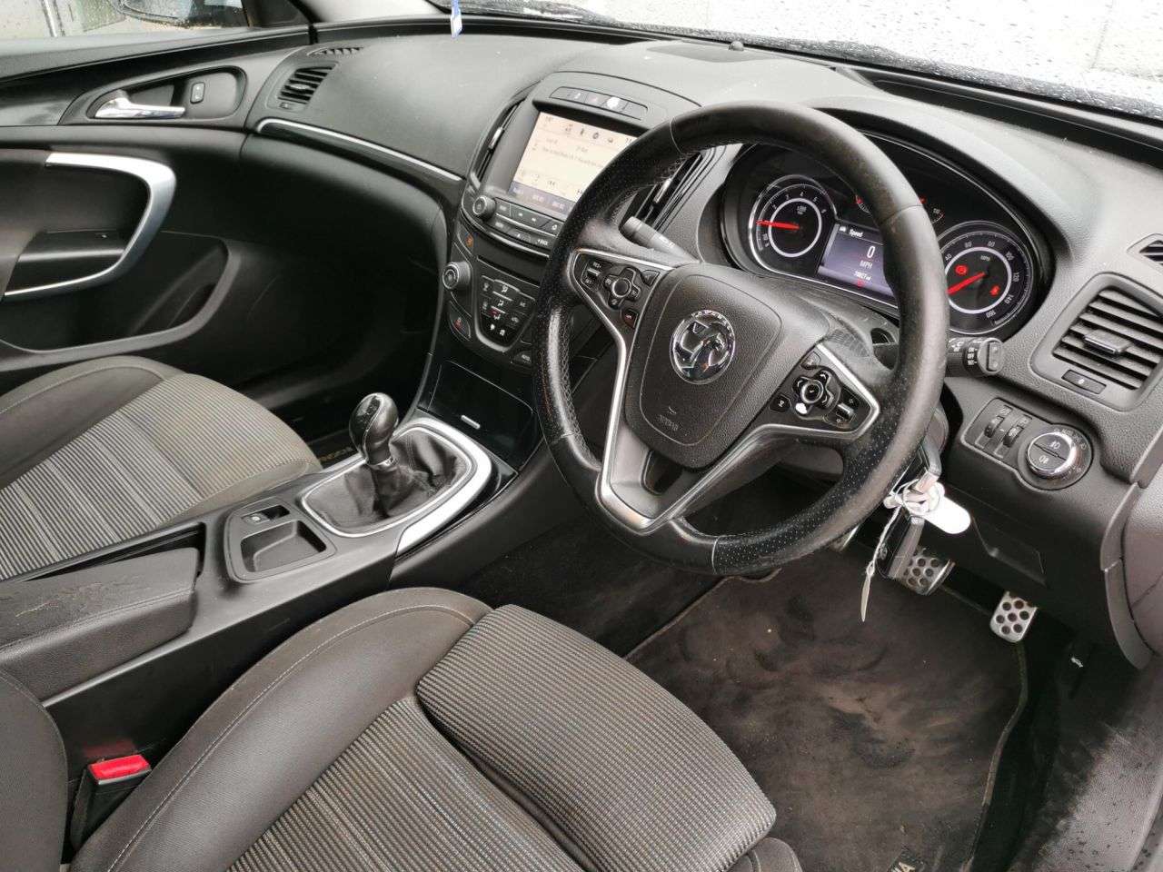 A 2016 VAUXHALL INSIGNIA 1.6 CDTi SRi Nav Hatchback 5dr Diesel Manual Euro 6 (s/s) (136 ps) *2 YEAR A 2016 VAUXHALL INSIGNIA 1.6 CDTi SRi Nav Hatchback 5dr Diesel Manual Euro 6 (s/s) (136 ps) *2 YEAR
