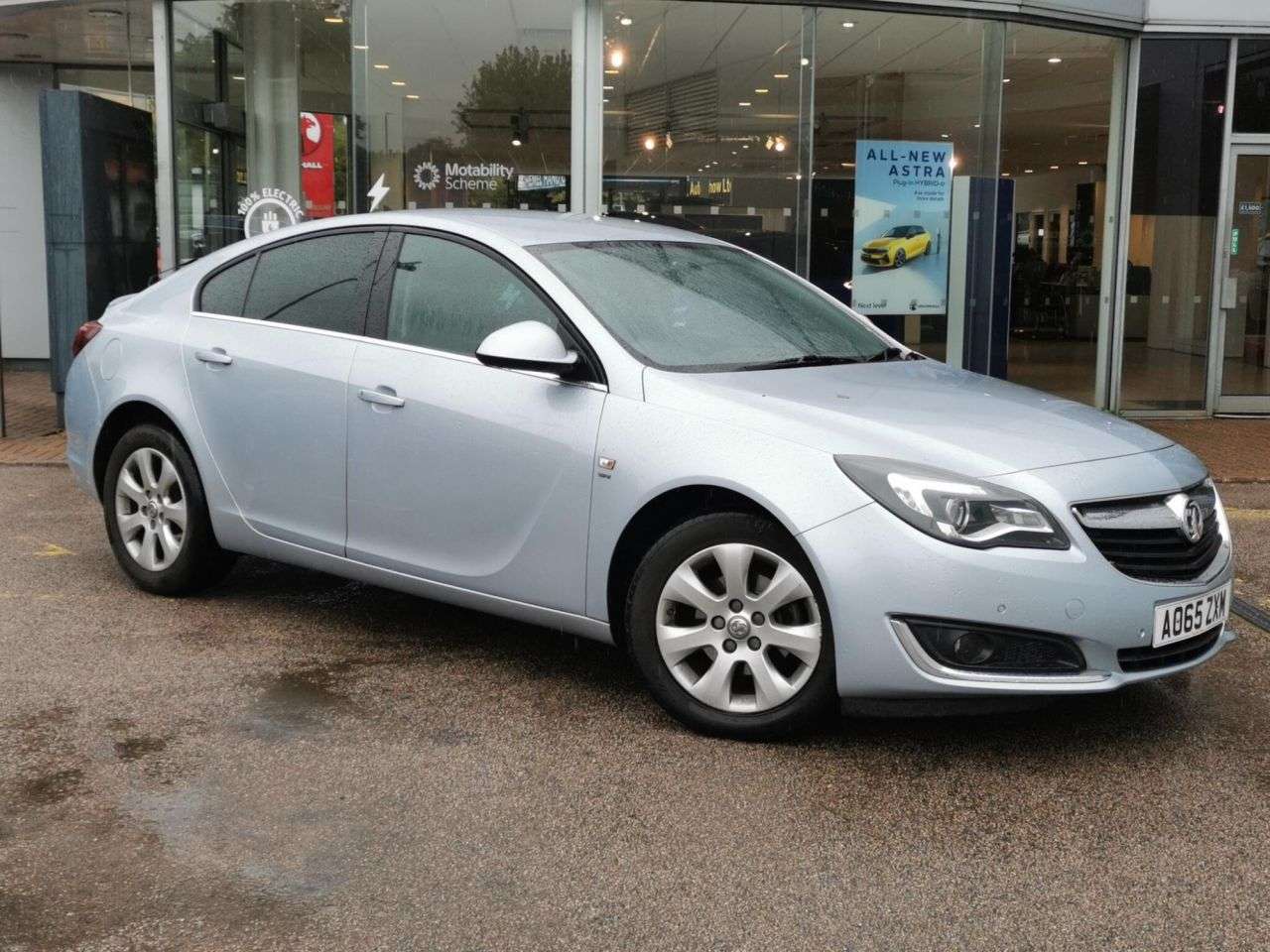 A 2016 VAUXHALL INSIGNIA 1.6 CDTi SRi Nav Hatchback 5dr Diesel Manual Euro 6 (s/s) (136 ps) *2 YEAR A 2016 VAUXHALL INSIGNIA 1.6 CDTi SRi Nav Hatchback 5dr Diesel Manual Euro 6 (s/s) (136 ps) *2 YEAR