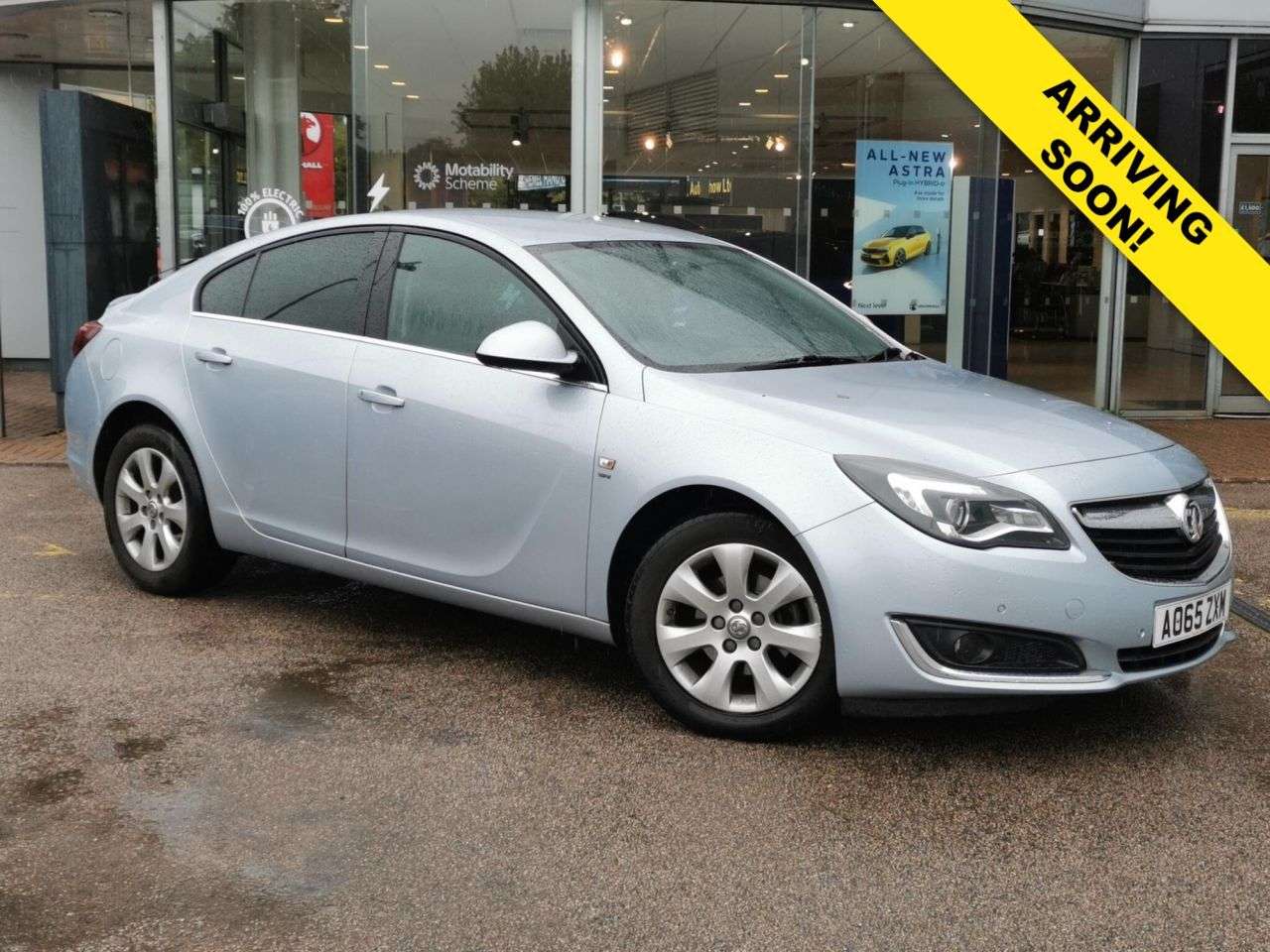 A 2016 VAUXHALL INSIGNIA 1.6 CDTi SRi Nav Hatchback 5dr Diesel Manual Euro 6 (s/s) (136 ps) *2 YEAR A 2016 VAUXHALL INSIGNIA 1.6 CDTi SRi Nav Hatchback 5dr Diesel Manual Euro 6 (s/s) (136 ps) *2 YEAR
