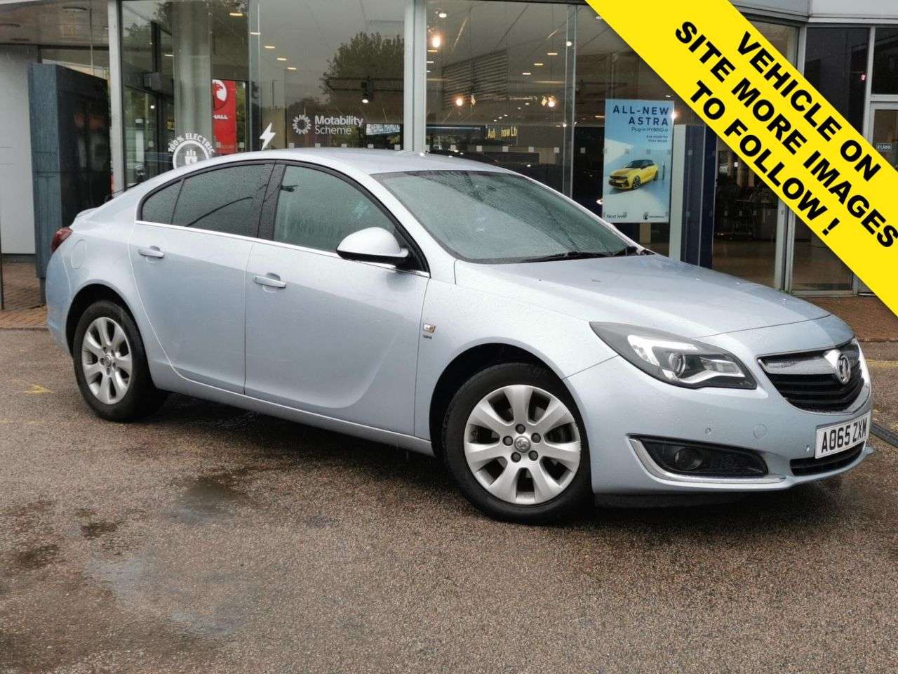 A 2016 VAUXHALL INSIGNIA 1.6 CDTi SRi Nav Hatchback 5dr Diesel Manual Euro 6 (s/s) (136 ps) *2 YEAR A 2016 VAUXHALL INSIGNIA 1.6 CDTi SRi Nav Hatchback 5dr Diesel Manual Euro 6 (s/s) (136 ps) *2 YEAR