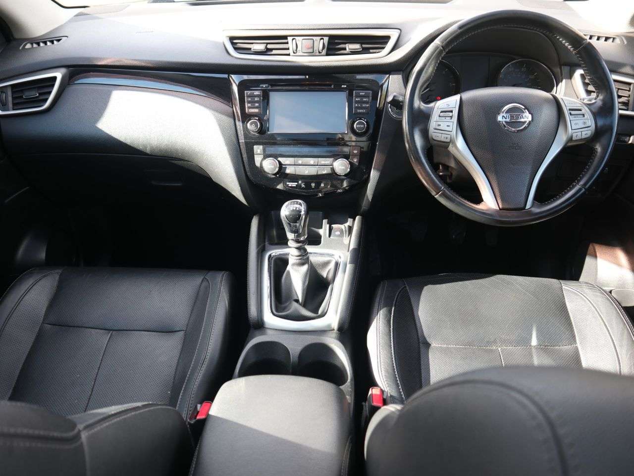 A 2014 NISSAN QASHQAI 1.5 dCi Tekna SUV 5dr Diesel Manual 2WD Euro 5 (s/s) (110 ps) *2 YEAR WTY F A 2014 NISSAN QASHQAI 1.5 dCi Tekna SUV 5dr Diesel Manual 2WD Euro 5 (s/s) (110 ps) *2 YEAR WTY F