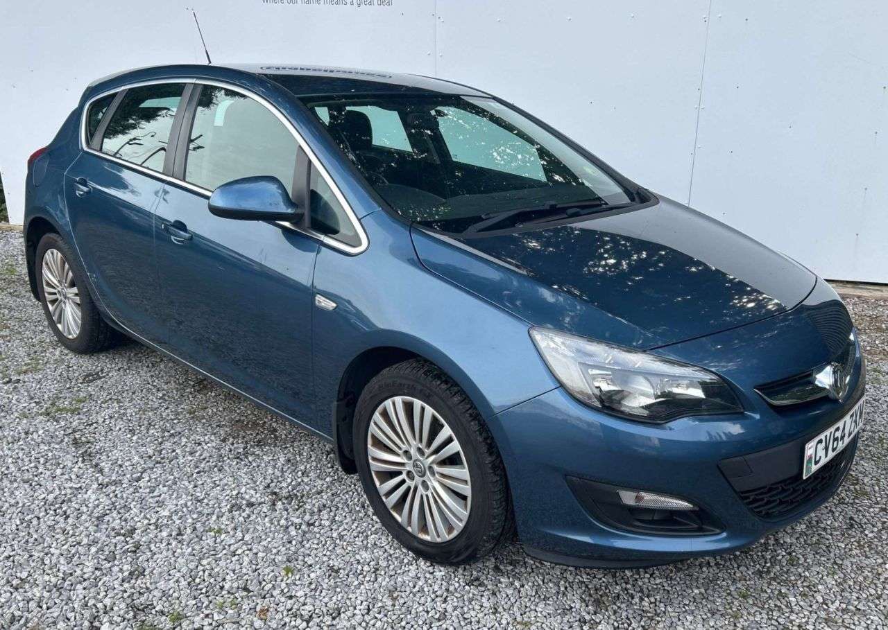 A 2014 VAUXHALL ASTRA 1.6 CDTi ecoFLEX Excite Hatchback 5dr Diesel Manual Euro 6 (s/s) (110 ps) * A 2014 VAUXHALL ASTRA 1.6 CDTi ecoFLEX Excite Hatchback 5dr Diesel Manual Euro 6 (s/s) (110 ps) *