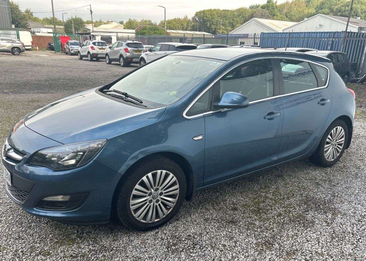 A 2014 VAUXHALL ASTRA 1.6 CDTi ecoFLEX Excite Hatchback 5dr Diesel Manual Euro 6 (s/s) (110 ps) * A 2014 VAUXHALL ASTRA 1.6 CDTi ecoFLEX Excite Hatchback 5dr Diesel Manual Euro 6 (s/s) (110 ps) *