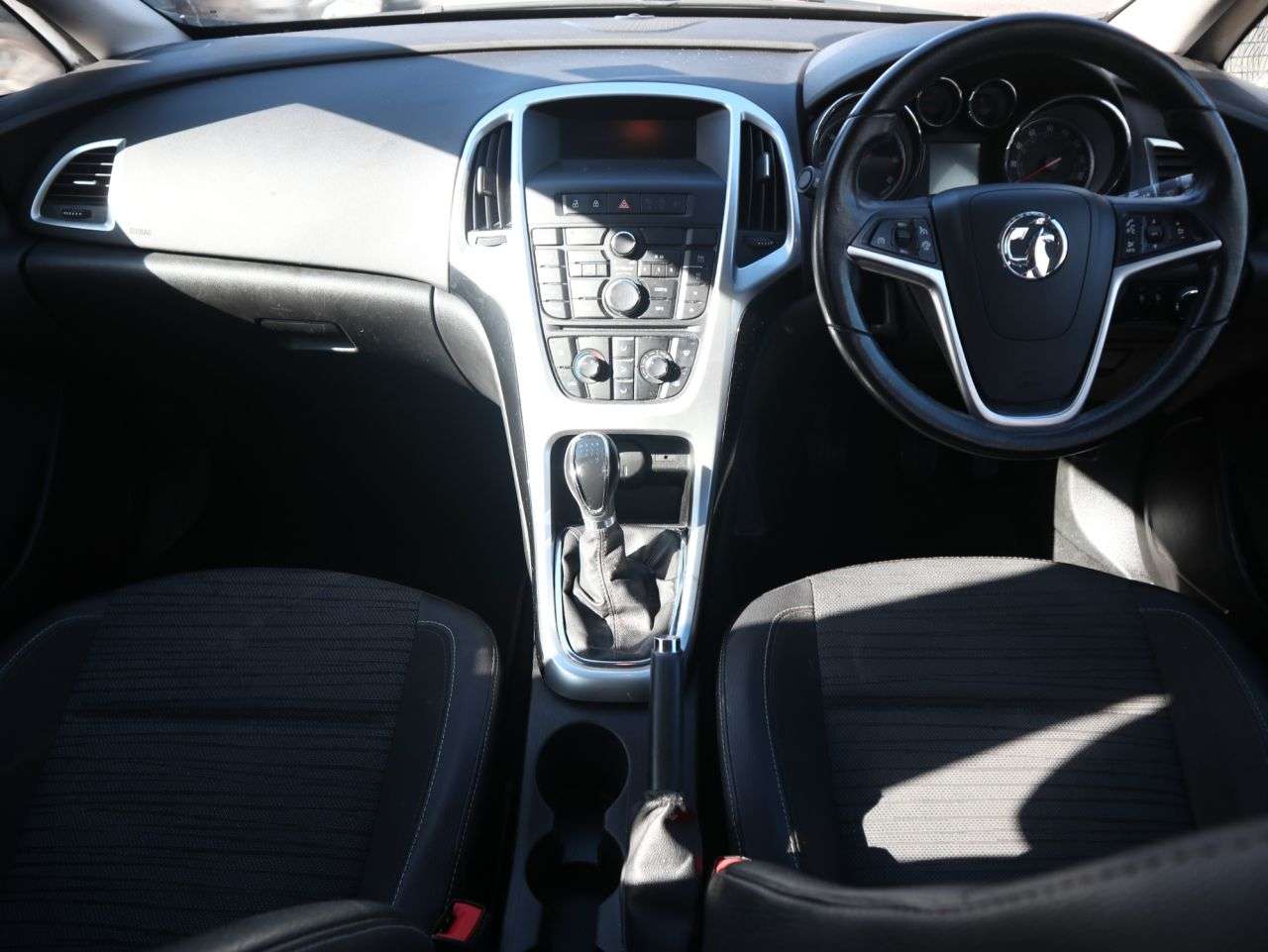 A 2014 VAUXHALL ASTRA 1.6 CDTi ecoFLEX Excite Hatchback 5dr Diesel Manual Euro 6 (s/s) (110 ps) * A 2014 VAUXHALL ASTRA 1.6 CDTi ecoFLEX Excite Hatchback 5dr Diesel Manual Euro 6 (s/s) (110 ps) *