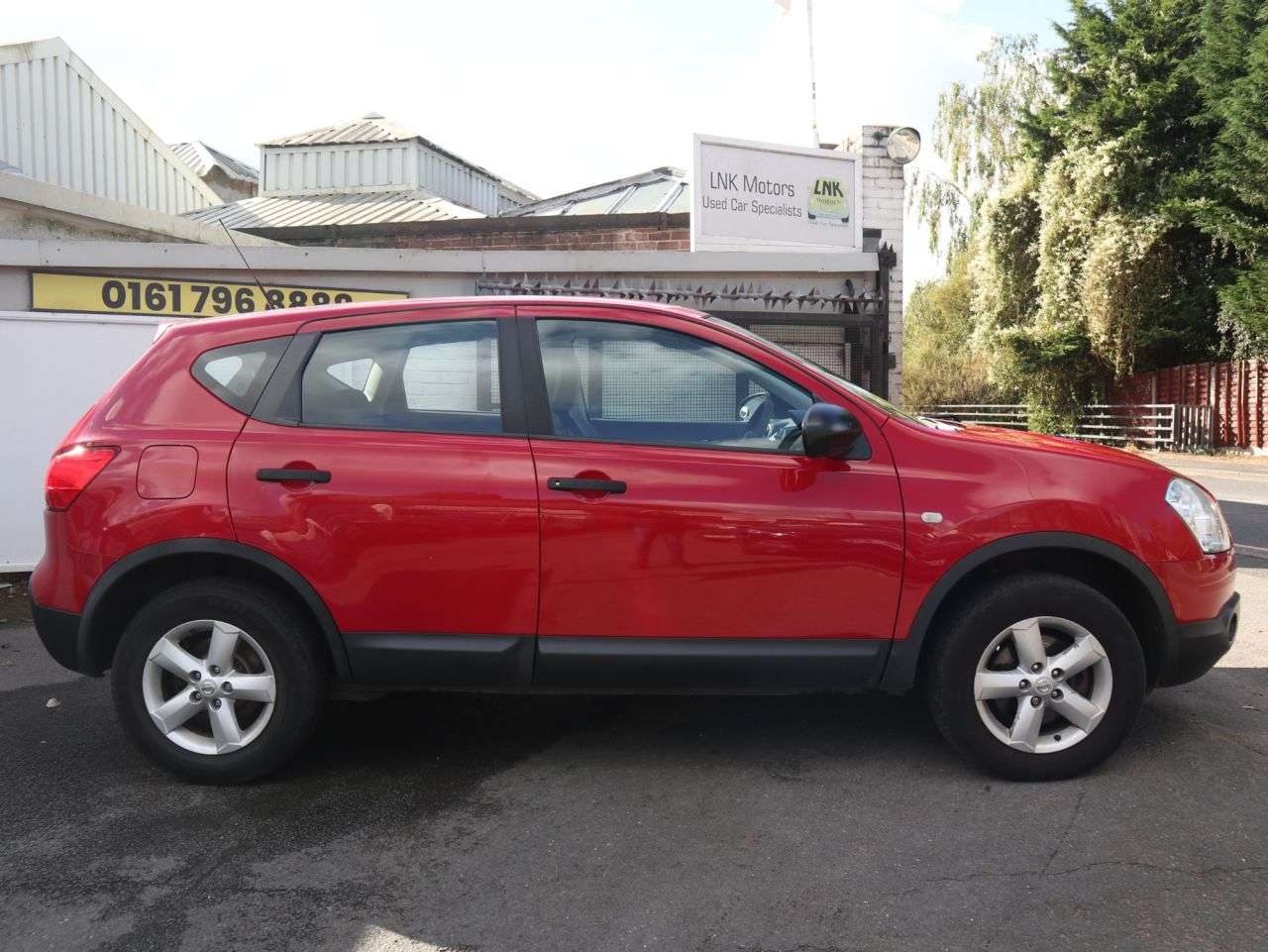 A 2009 NISSAN QASHQAI 1.6 Visia Hatchback 5dr Petrol Manual 2WD (159 g/km, 113 bhp) * HPI CLEAR - A 2009 NISSAN QASHQAI 1.6 Visia Hatchback 5dr Petrol Manual 2WD (159 g/km, 113 bhp) * HPI CLEAR -