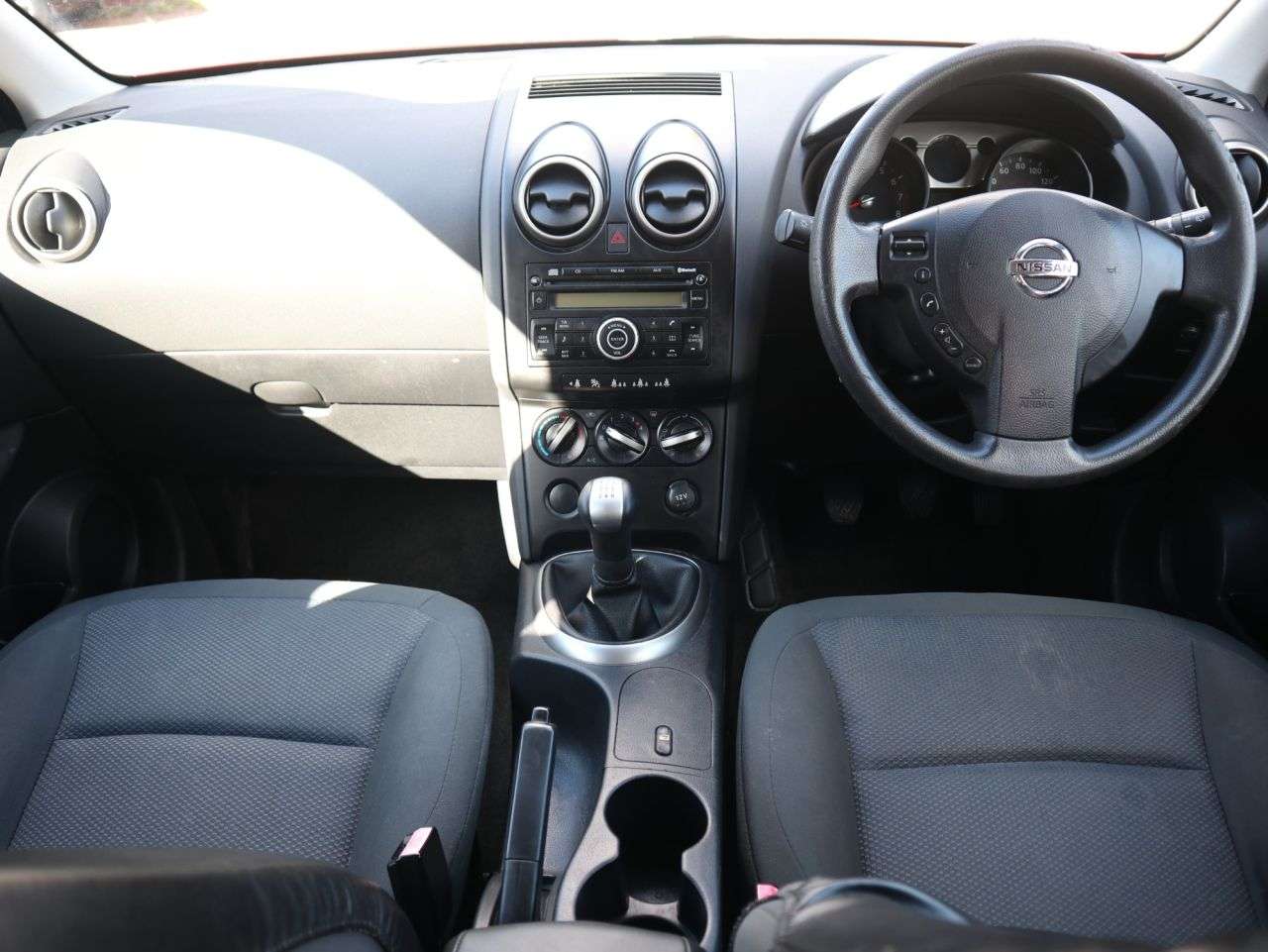 A 2009 NISSAN QASHQAI 1.6 Visia Hatchback 5dr Petrol Manual 2WD (159 g/km, 113 bhp) * HPI CLEAR - A 2009 NISSAN QASHQAI 1.6 Visia Hatchback 5dr Petrol Manual 2WD (159 g/km, 113 bhp) * HPI CLEAR -
