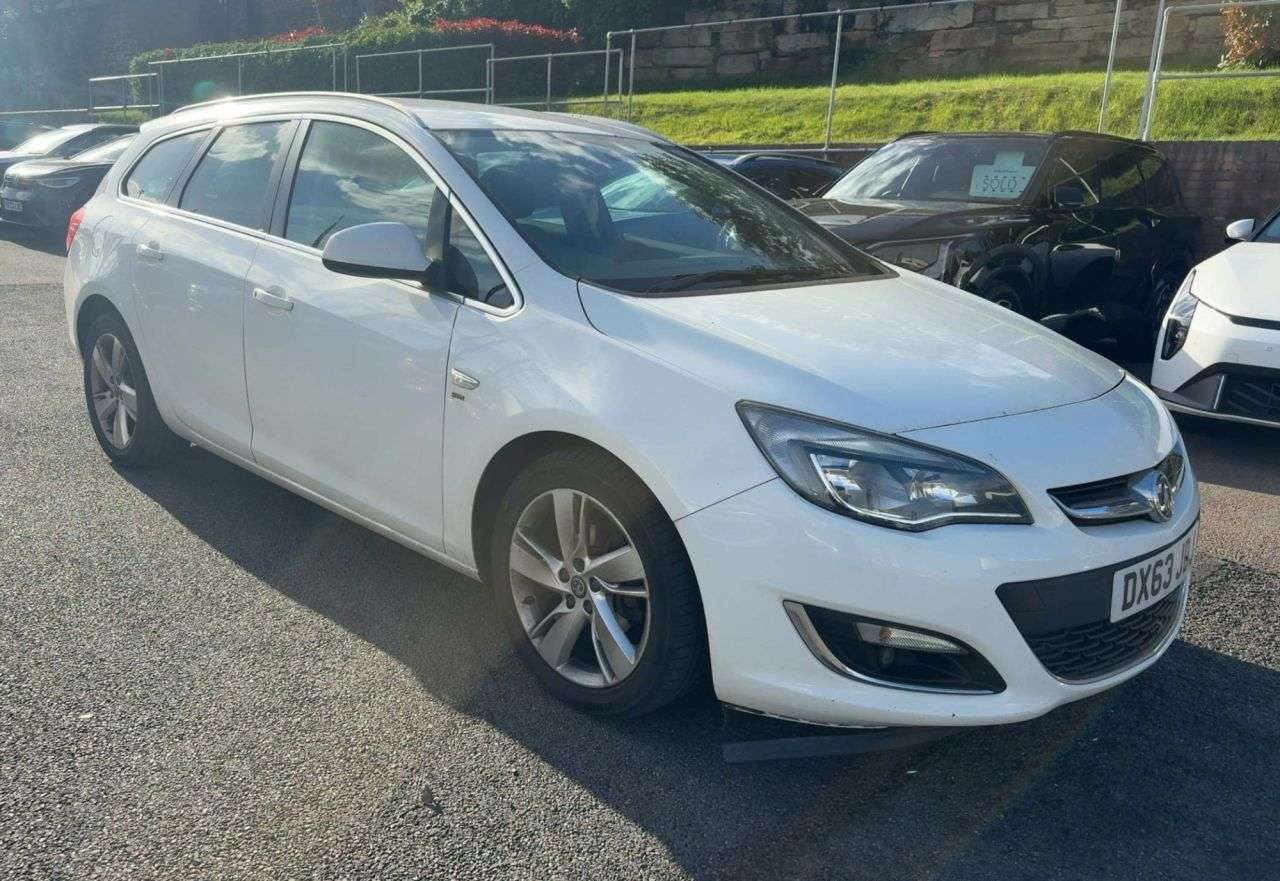 A 2013 VAUXHALL ASTRA 1.6 16V SRi Sports Tourer 5dr Petrol Manual Euro 5 (115 ps) *2 YEAR WNTY FR A 2013 VAUXHALL ASTRA 1.6 16V SRi Sports Tourer 5dr Petrol Manual Euro 5 (115 ps) *2 YEAR WNTY FR