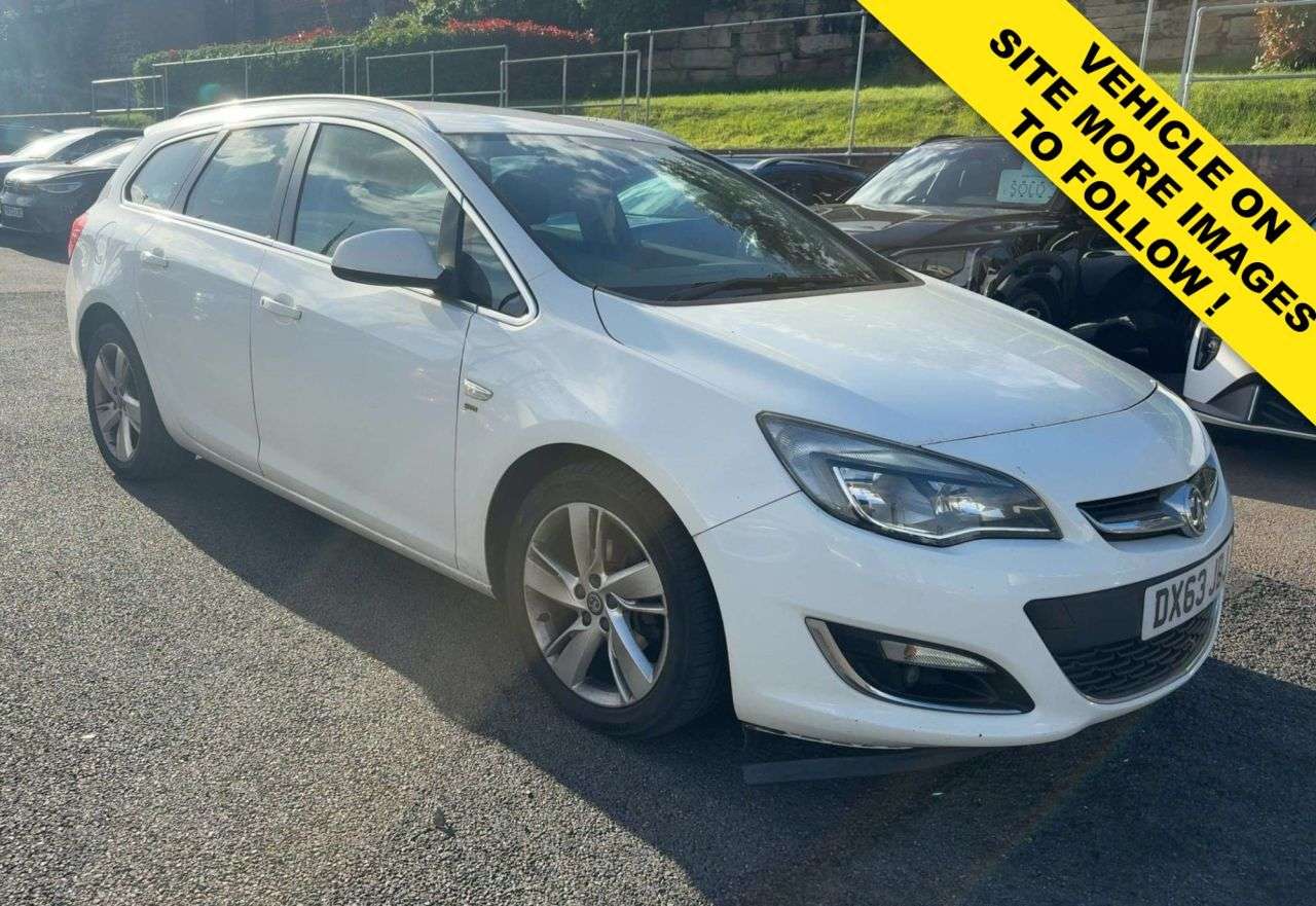 A 2013 VAUXHALL ASTRA 1.6 16V SRi Sports Tourer 5dr Petrol Manual Euro 5 (115 ps) *2 YEAR WNTY FR A 2013 VAUXHALL ASTRA 1.6 16V SRi Sports Tourer 5dr Petrol Manual Euro 5 (115 ps) *2 YEAR WNTY FR