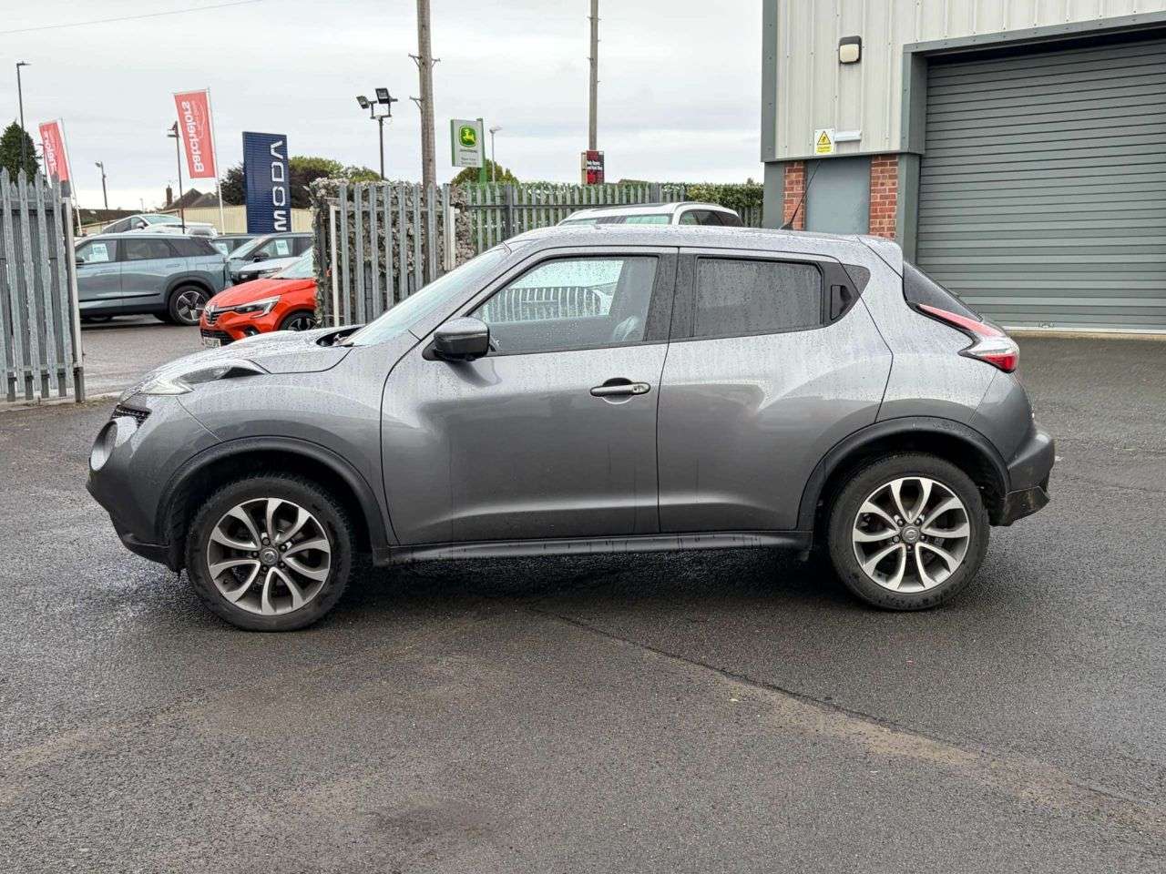 A 2017 NISSAN JUKE 1.5 dCi Tekna SUV 5dr Diesel Manual Euro 6 (s/s) (110 ps) *2 YEAR WTY FROM A 2017 NISSAN JUKE 1.5 dCi Tekna SUV 5dr Diesel Manual Euro 6 (s/s) (110 ps) *2 YEAR WTY FROM