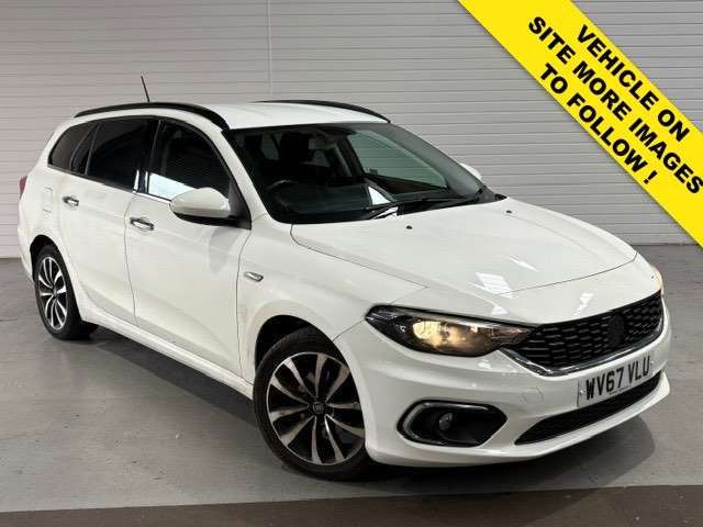 A 2017 FIAT TIPO 1.6 MultiJetII Lounge Estate 5dr Diesel Manual Euro 6 (s/s) (120 ps) *2 YEA A 2017 FIAT TIPO 1.6 MultiJetII Lounge Estate 5dr Diesel Manual Euro 6 (s/s) (120 ps) *2 YEA