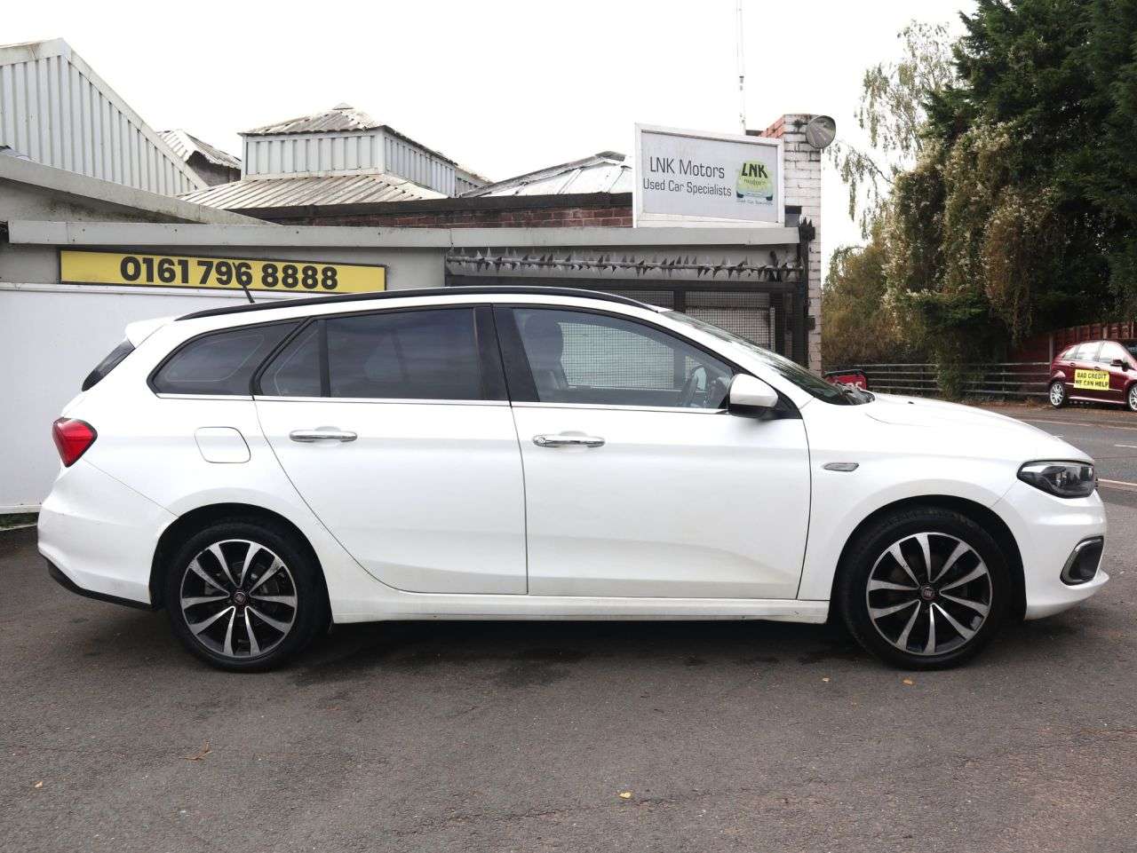 A 2017 FIAT TIPO 1.6 MultiJetII Lounge Estate 5dr Diesel Manual Euro 6 (s/s) (120 ps) *2 YEA A 2017 FIAT TIPO 1.6 MultiJetII Lounge Estate 5dr Diesel Manual Euro 6 (s/s) (120 ps) *2 YEA