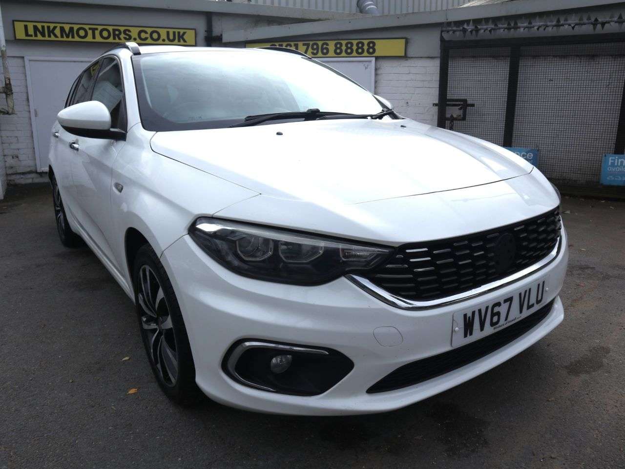 A 2017 FIAT TIPO 1.6 MultiJetII Lounge Estate 5dr Diesel Manual Euro 6 (s/s) (120 ps) *2 YEA A 2017 FIAT TIPO 1.6 MultiJetII Lounge Estate 5dr Diesel Manual Euro 6 (s/s) (120 ps) *2 YEA