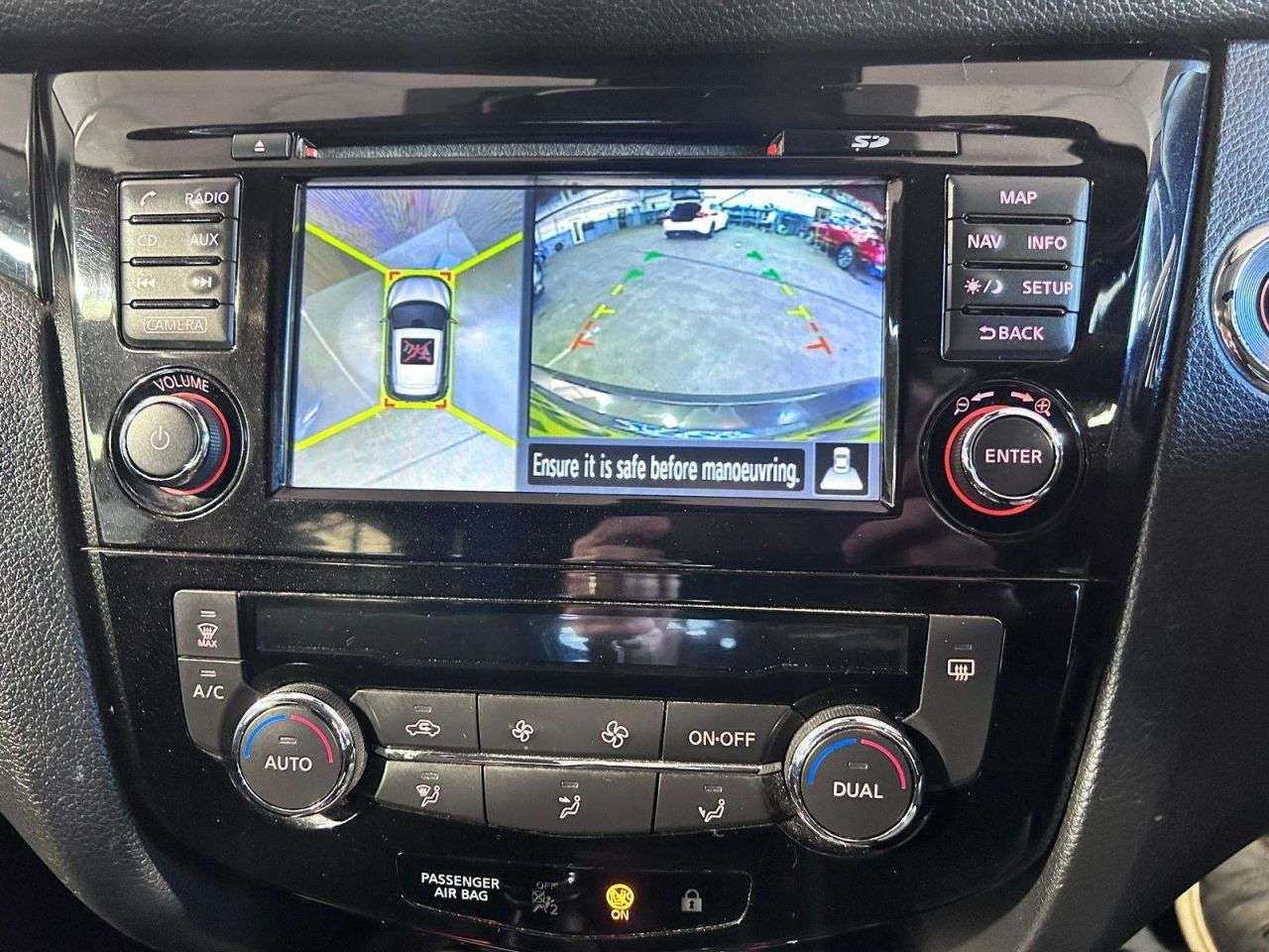 A 2016 NISSAN QASHQAI 1.5 dCi N-Connecta SUV 5dr Diesel Manual 2WD Euro 6 (s/s) (110 ps) *2 YEAR A 2016 NISSAN QASHQAI 1.5 dCi N-Connecta SUV 5dr Diesel Manual 2WD Euro 6 (s/s) (110 ps) *2 YEAR