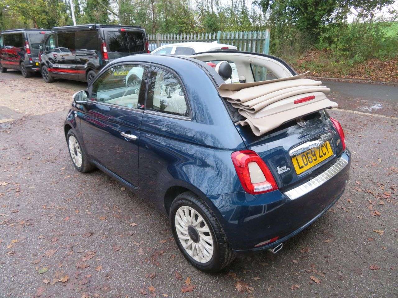 A 2019 FIAT 500C 1.2 CONVERTIBLE LOUNGE 2d 69 BHP APPLE CARPLAY / ANDROID + DAB A 2019 FIAT 500C 1.2 CONVERTIBLE LOUNGE 2d 69 BHP APPLE CARPLAY / ANDROID + DAB