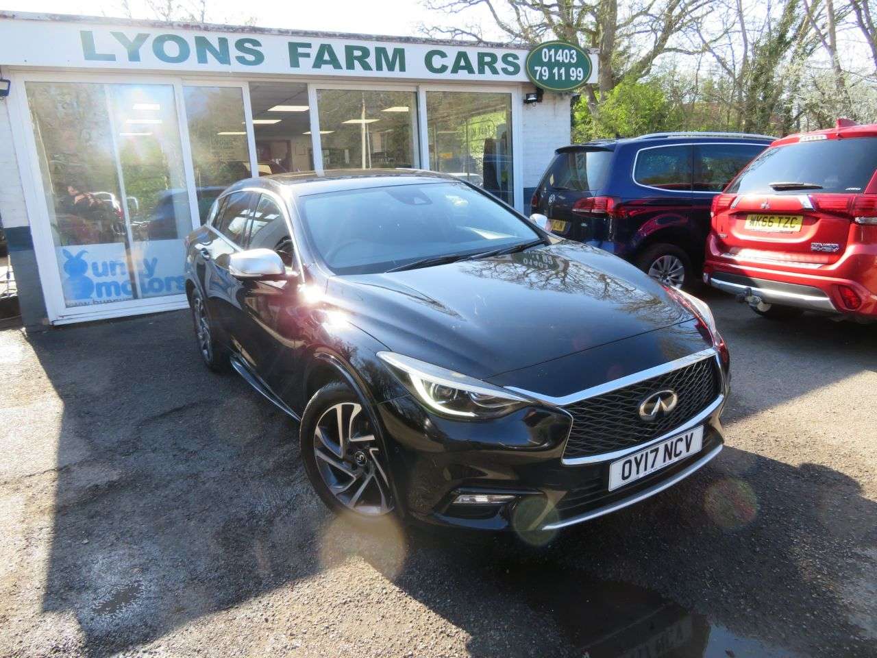 A 2017 INFINITI Q30 PREMIUM A 2017 INFINITI Q30 PREMIUM