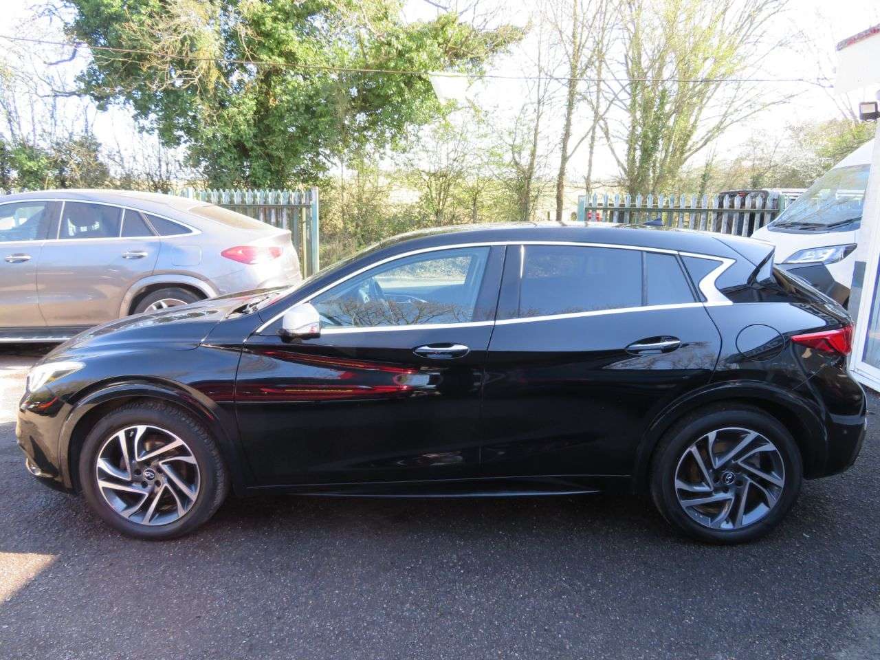 2017 INFINITI Q30 2017 INFINITI Q30