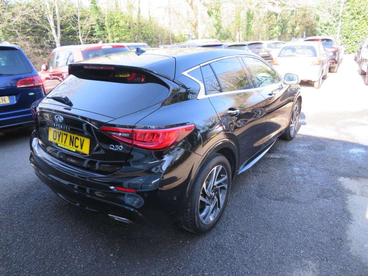 A 2017 INFINITI Q30 PREMIUM A 2017 INFINITI Q30 PREMIUM