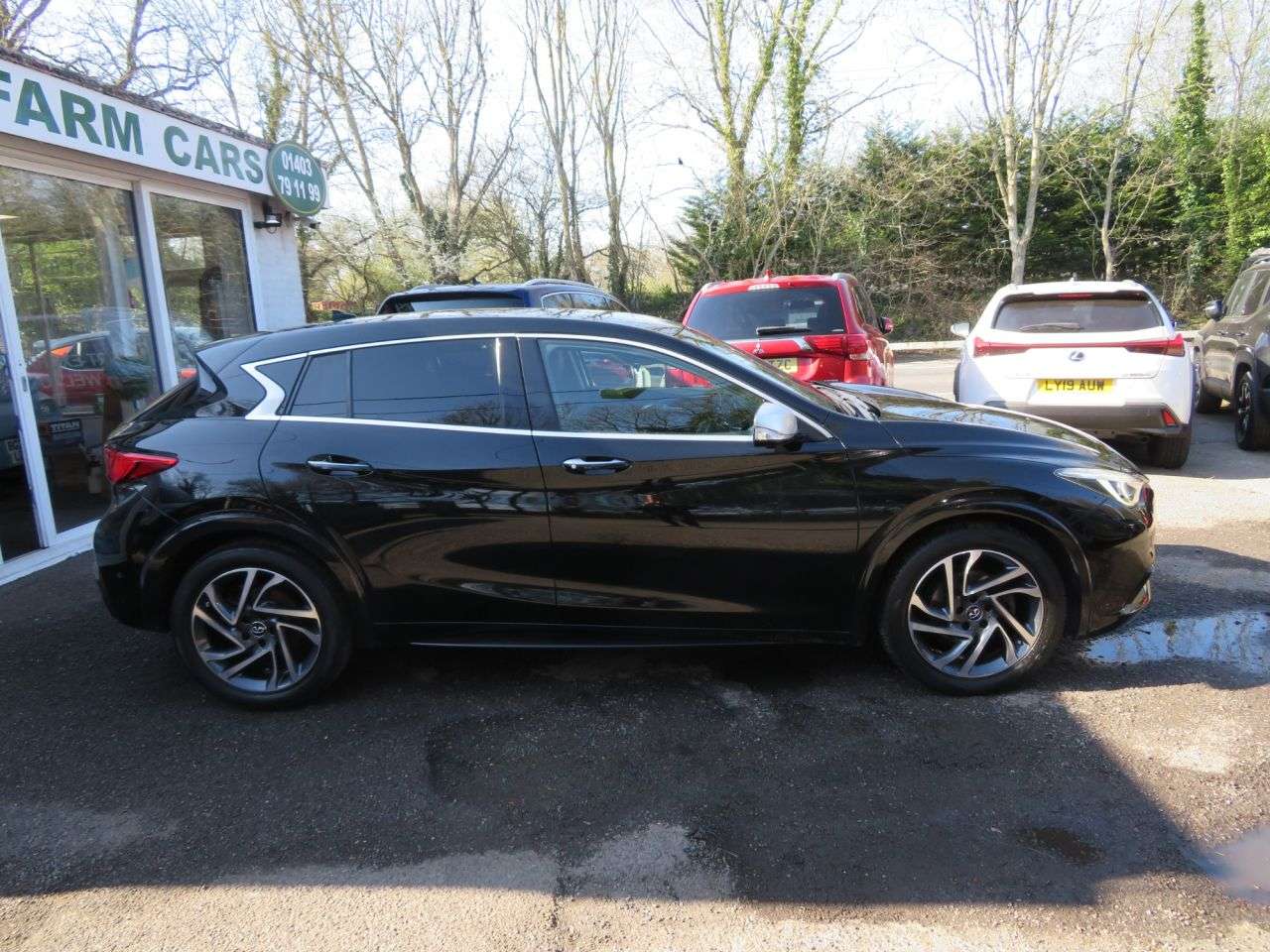 2017 INFINITI Q30 2017 INFINITI Q30