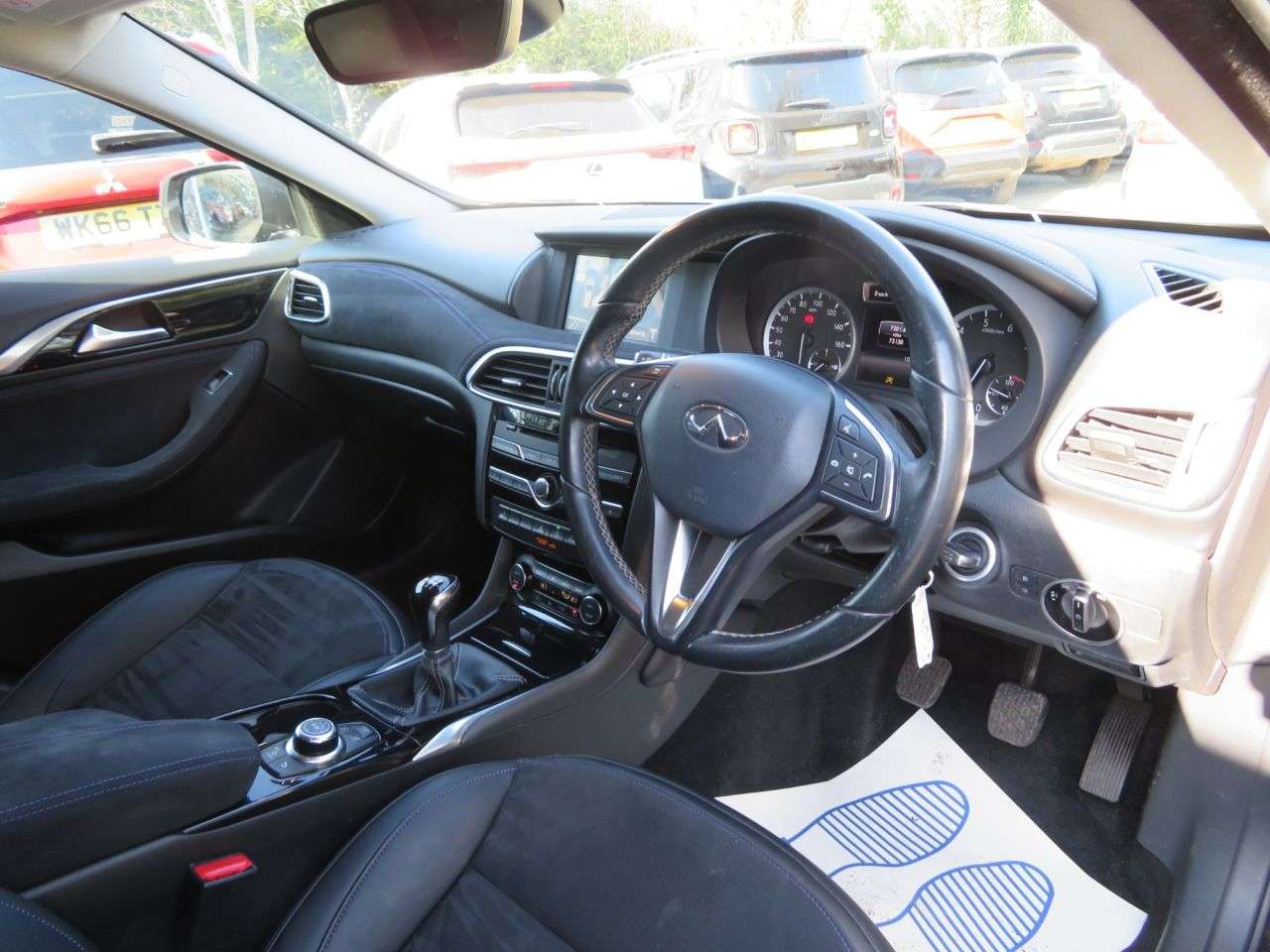 2017 INFINITI Q30 2017 INFINITI Q30