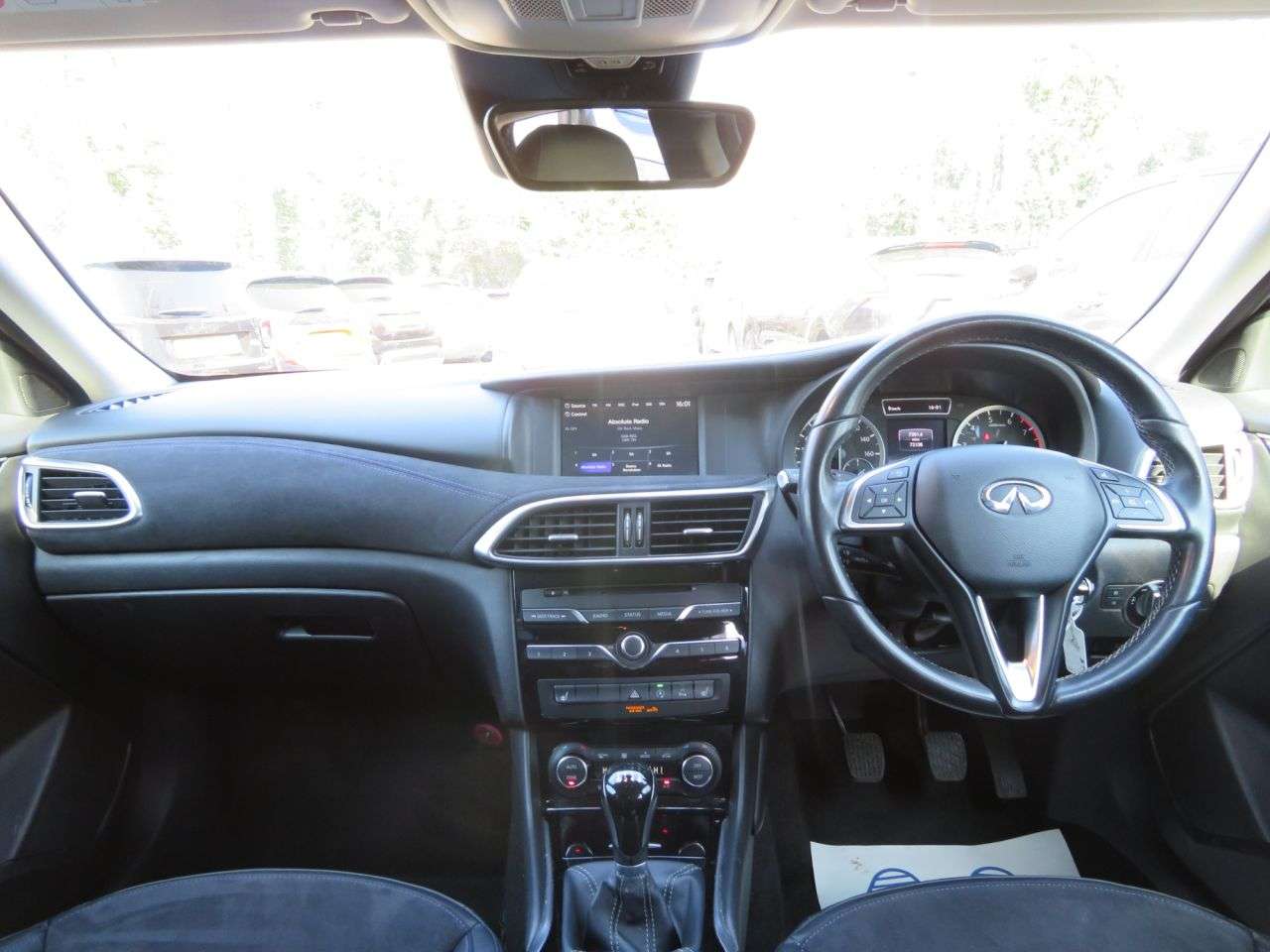 2017 INFINITI Q30 2017 INFINITI Q30