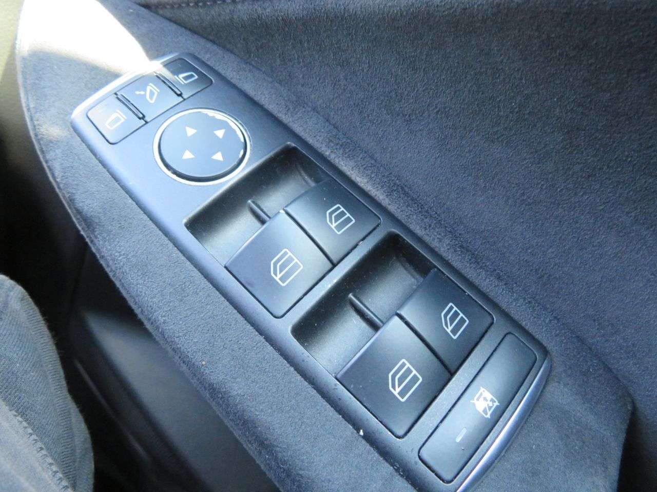 2017 INFINITI Q30 2017 INFINITI Q30