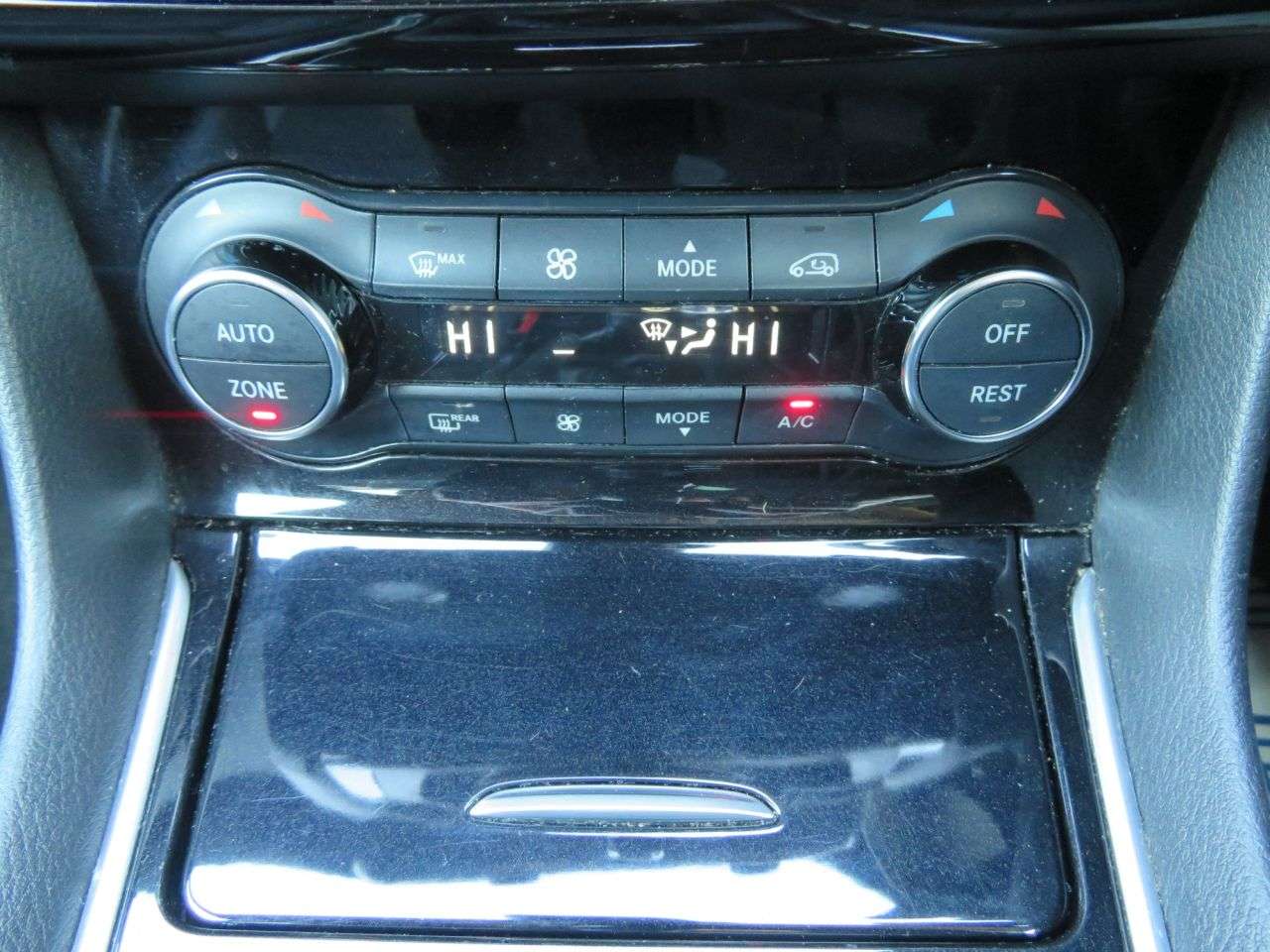 2017 INFINITI Q30 2017 INFINITI Q30
