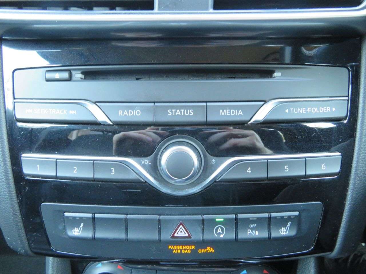 2017 INFINITI Q30 2017 INFINITI Q30
