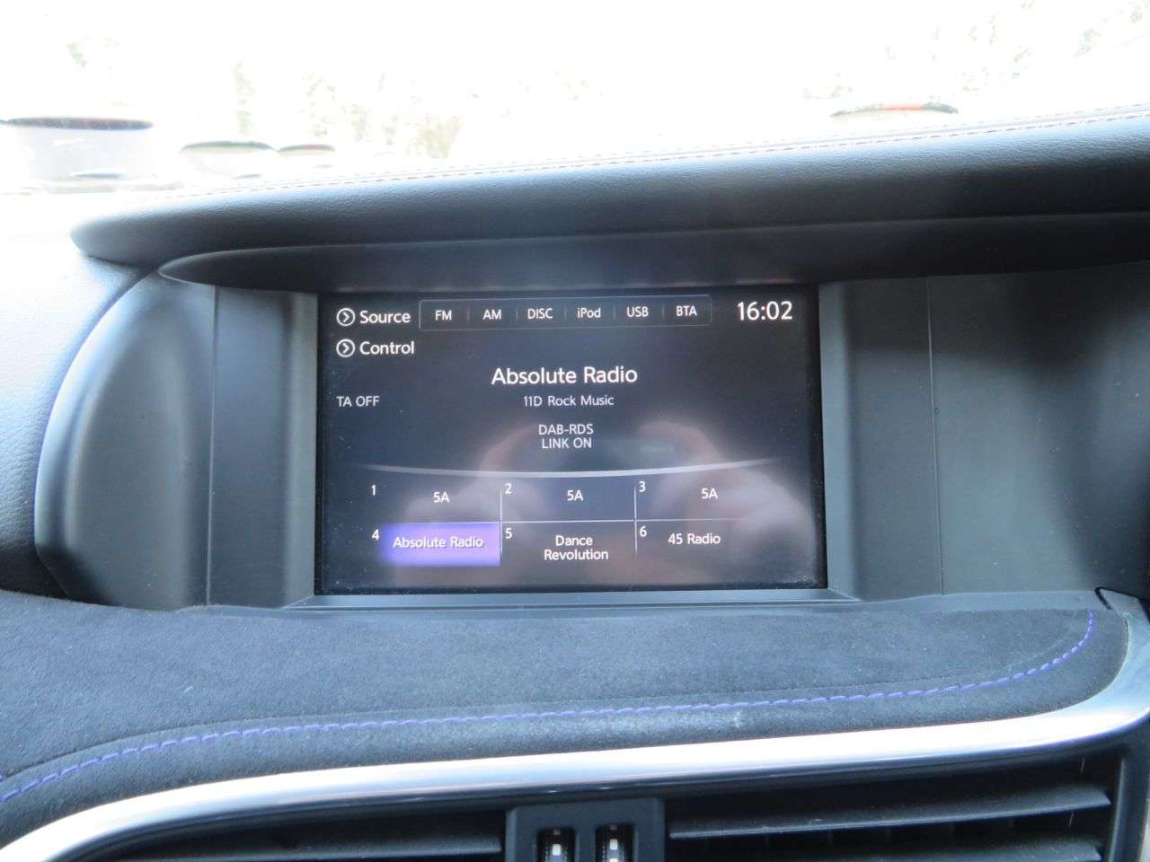 2017 INFINITI Q30 2017 INFINITI Q30