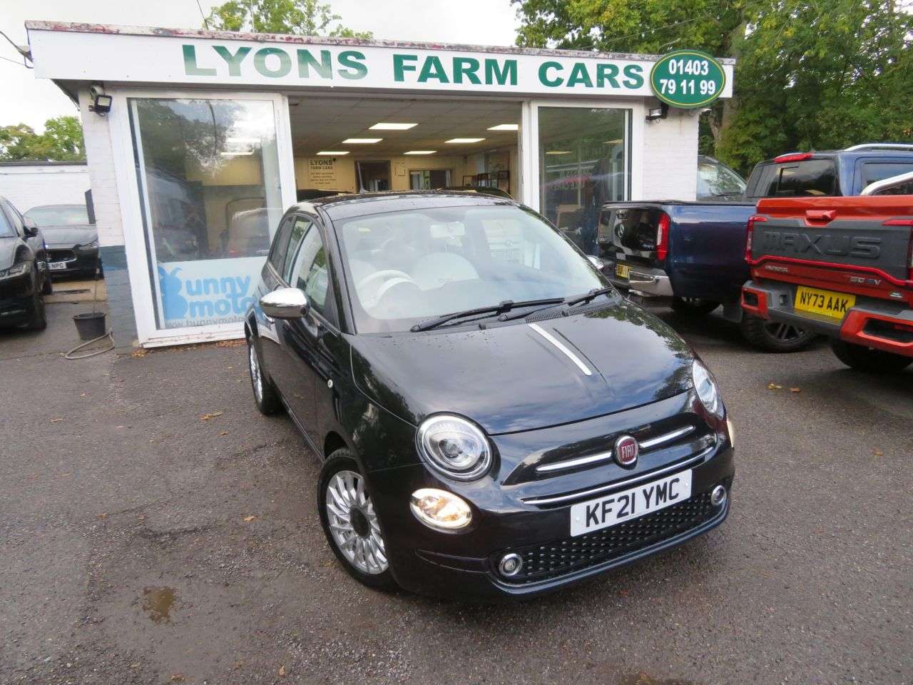 A 2021 FIAT 500 1.0 MHEV Lounge Hatchback 3dr Petrol Manual Euro 6 (s/s) (70 bhp) SUNROOF + A 2021 FIAT 500 1.0 MHEV Lounge Hatchback 3dr Petrol Manual Euro 6 (s/s) (70 bhp) SUNROOF +