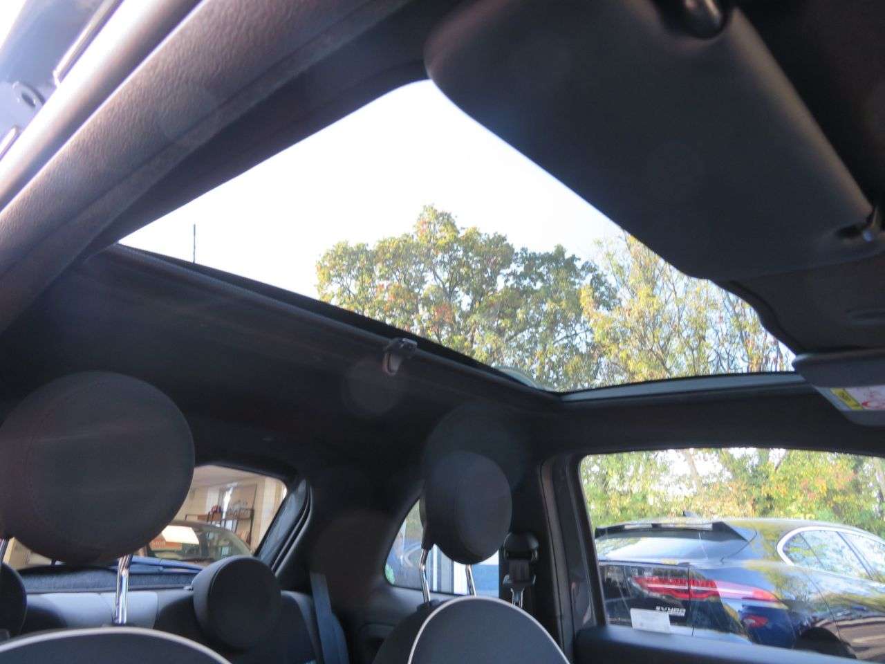 A 2020 FIAT 500 1.0 MHEV Lounge Hatchback 3dr Petrol Manual Euro 6 (s/s) (70 bhp) SUNROOF + A 2020 FIAT 500 1.0 MHEV Lounge Hatchback 3dr Petrol Manual Euro 6 (s/s) (70 bhp) SUNROOF +