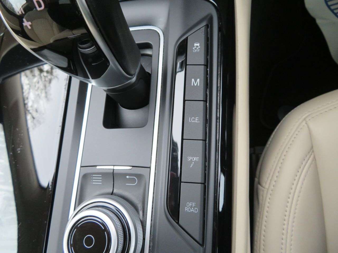 2017 MASERATI LEVANTE 2017 MASERATI LEVANTE