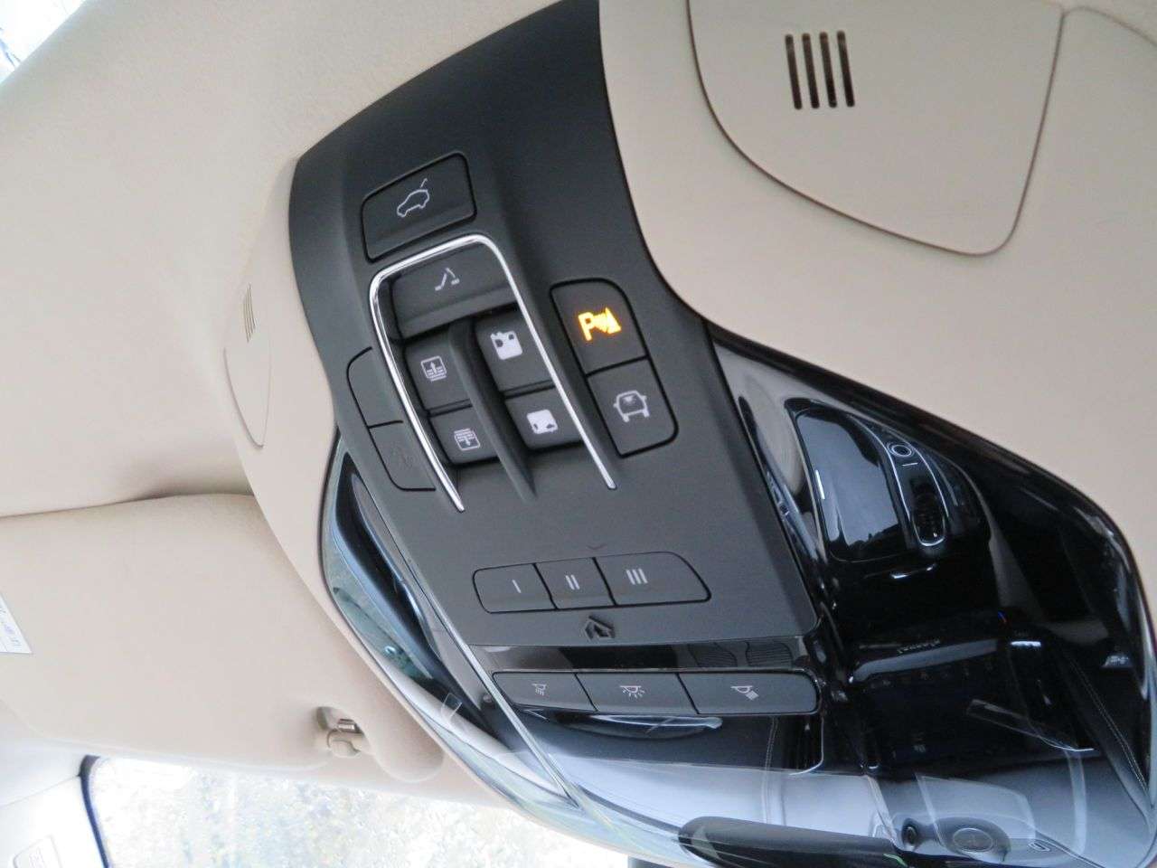 2017 MASERATI LEVANTE 2017 MASERATI LEVANTE