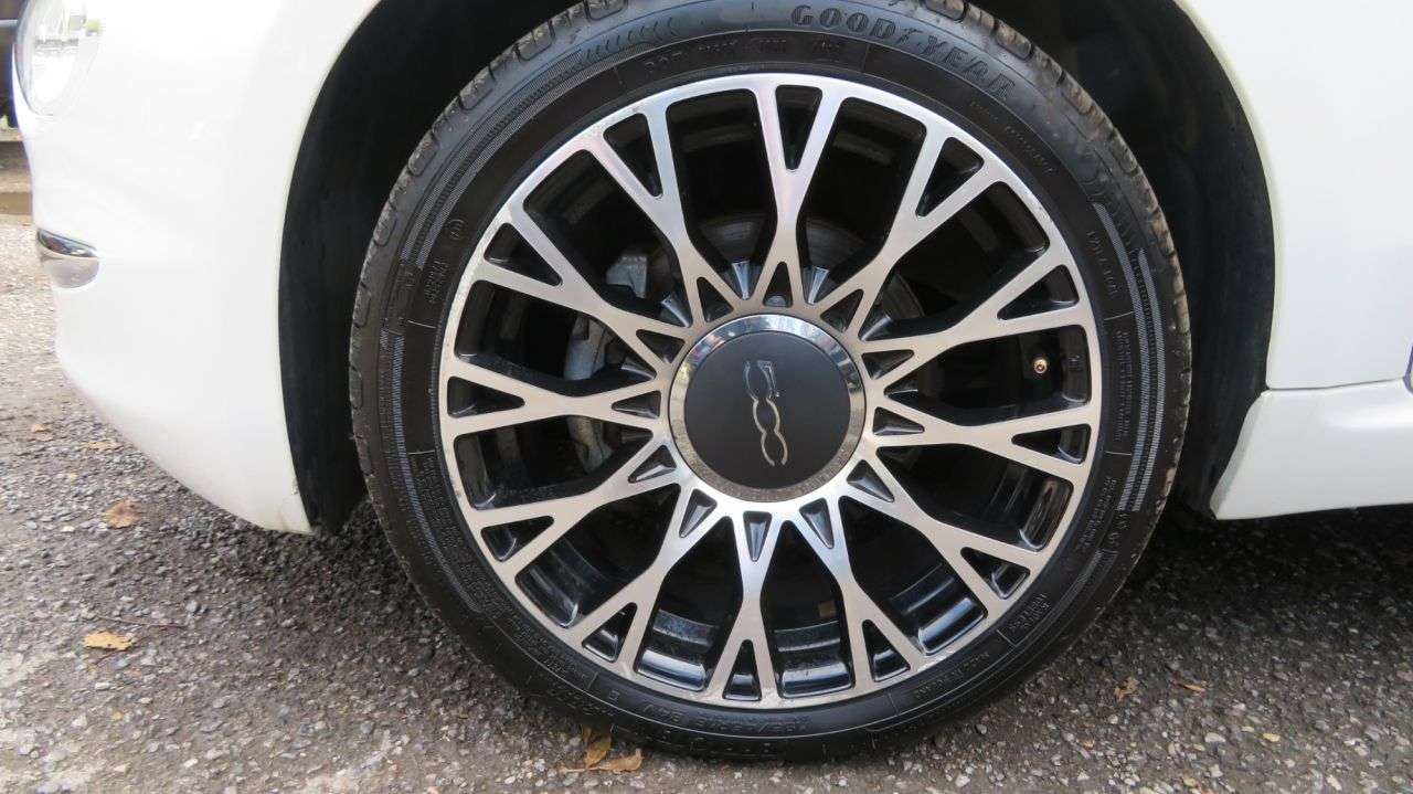 A 2021 FIAT 500 1.0 MHEV Dolcevita Hatchback 3dr Petrol Manual Euro 6 (s/s) (70 bhp) 16" AL A 2021 FIAT 500 1.0 MHEV Dolcevita Hatchback 3dr Petrol Manual Euro 6 (s/s) (70 bhp) 16" AL