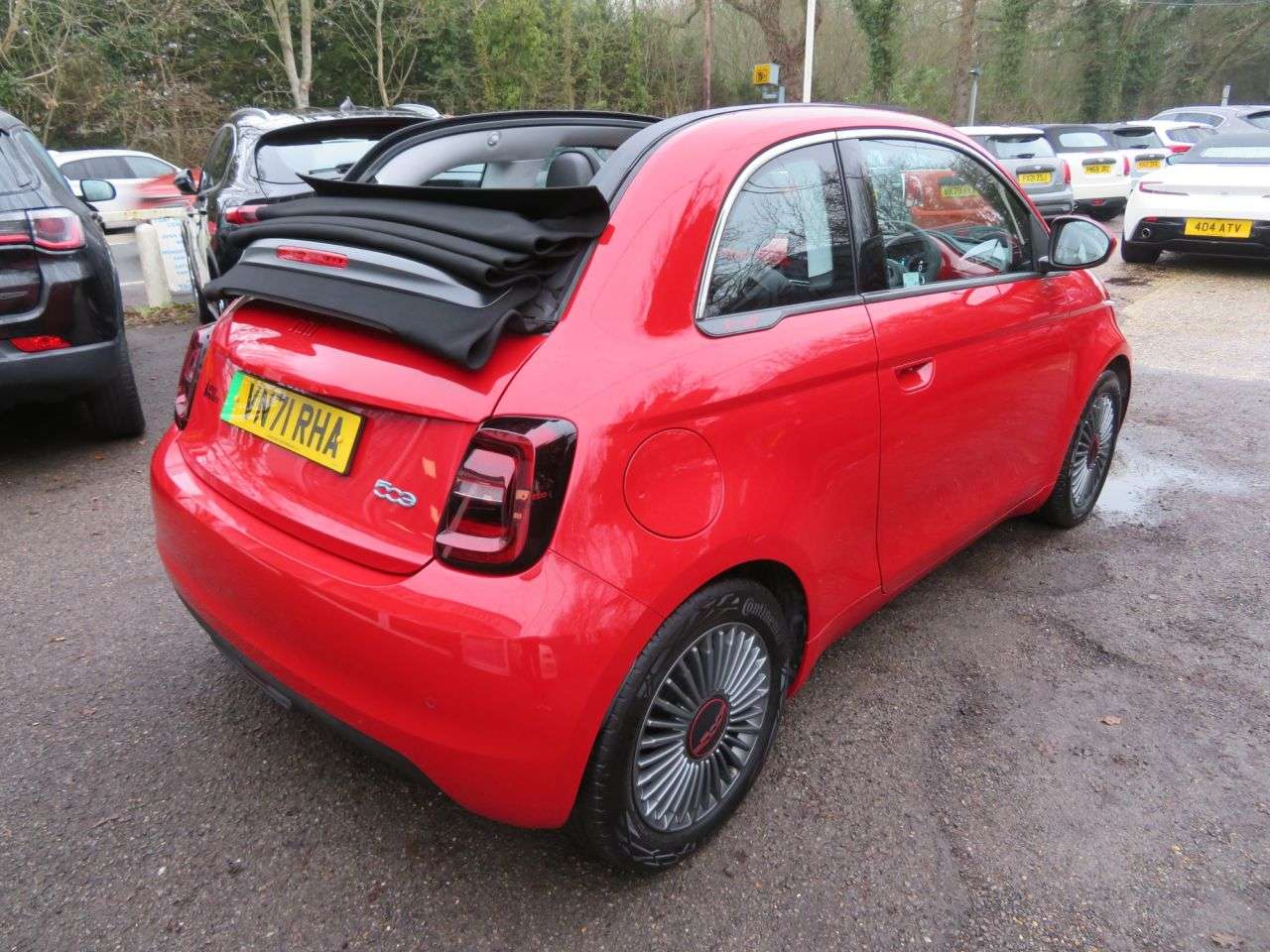 A 2021 FIAT 500E C 42kWh RED Convertible 2dr Electric Automatic (118 ps) 16" ALLOYS + WIRELESS A 2021 FIAT 500E C 42kWh RED Convertible 2dr Electric Automatic (118 ps) 16" ALLOYS + WIRELESS