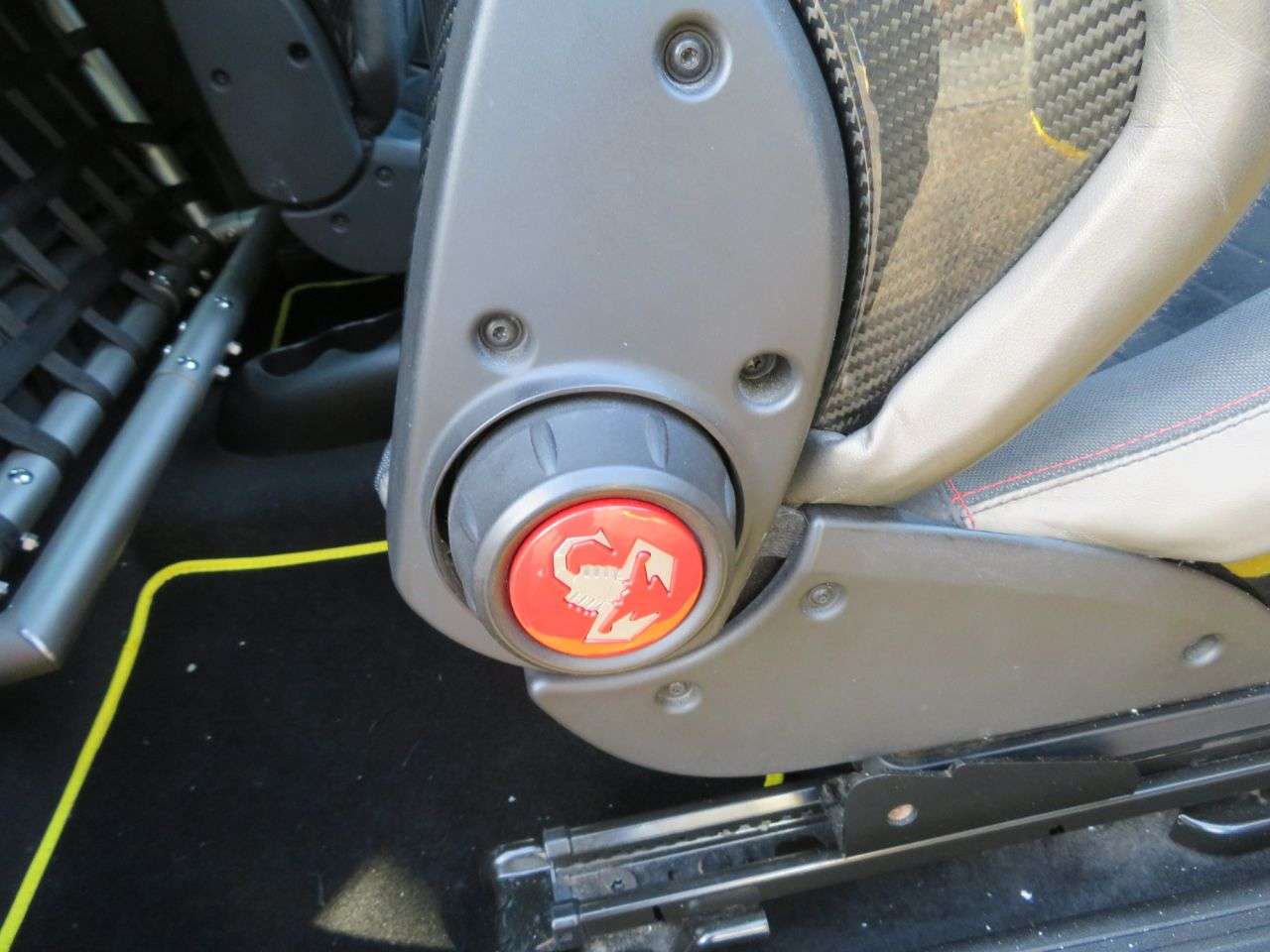 2016 ABARTH 695 2016 ABARTH 695